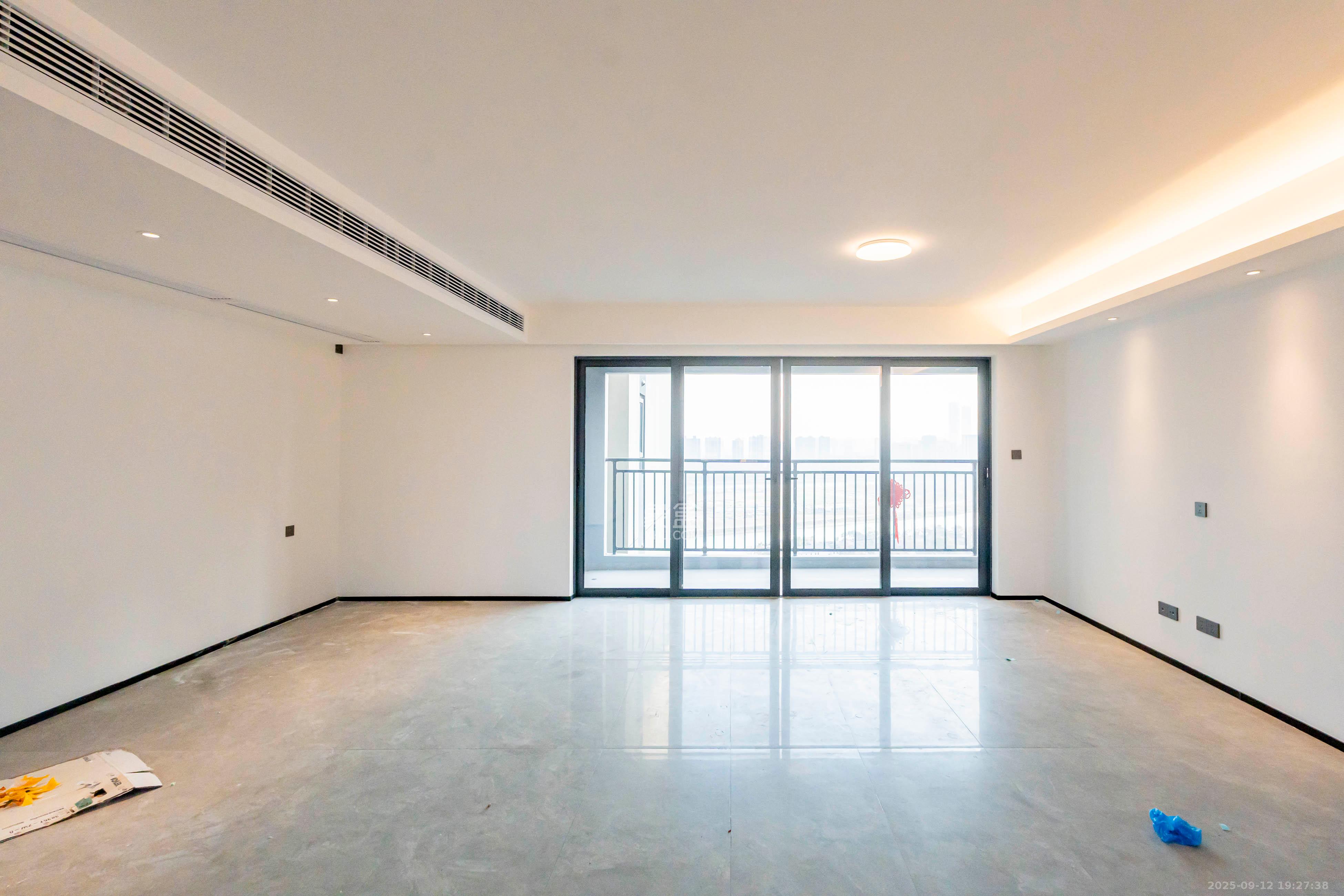 万科半岛国际  4室2厅1卫    215.0万 万科半岛国际  4室2厅1卫    215.0万