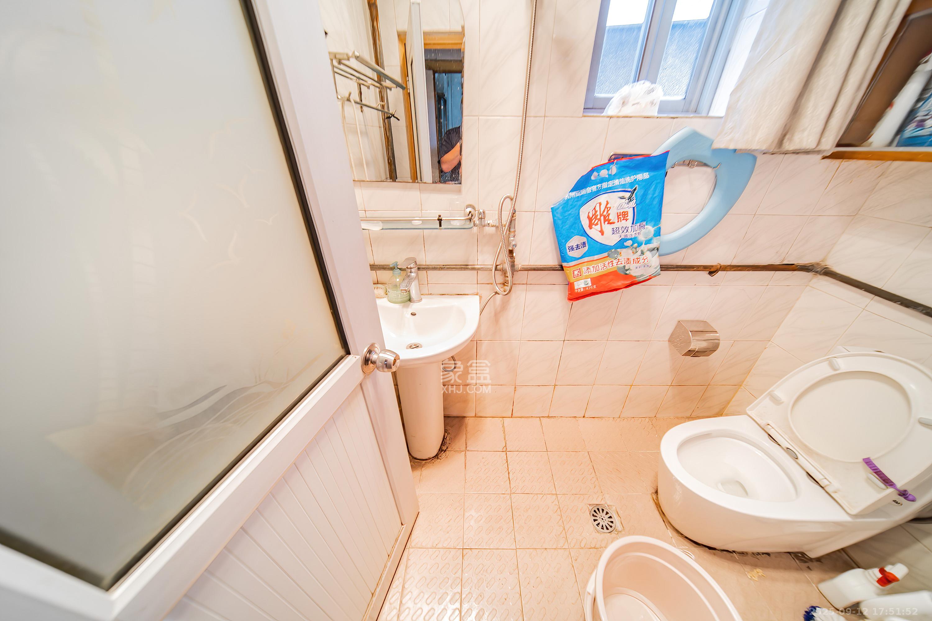 湖南大学红叶楼 3室1厅1卫 77.0万 湖南大学红叶楼 3室1厅1卫 77.0万卫生间