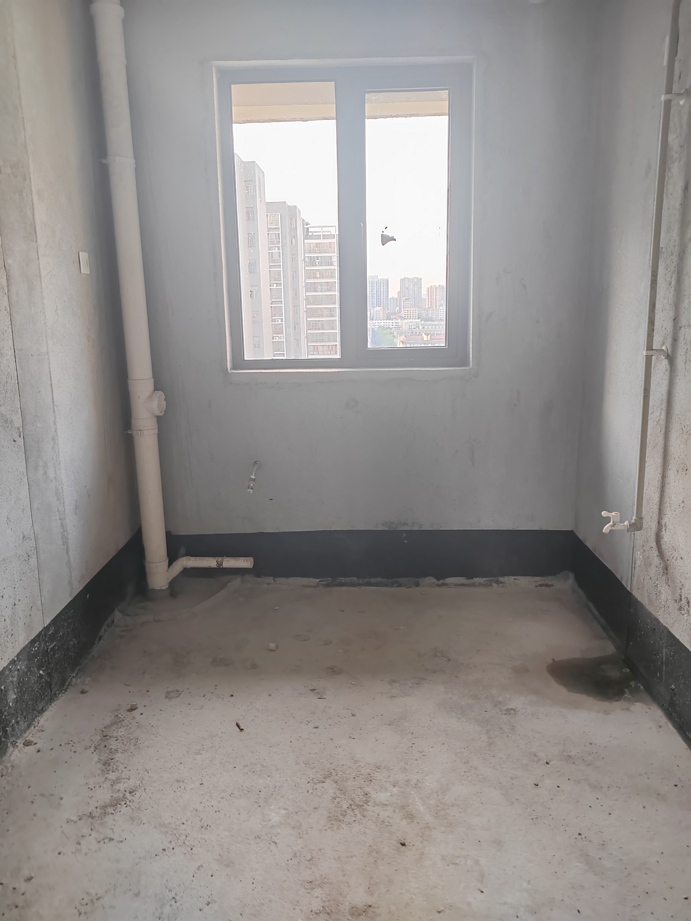 吾悦广场  4室2厅2卫    81.2万客厅