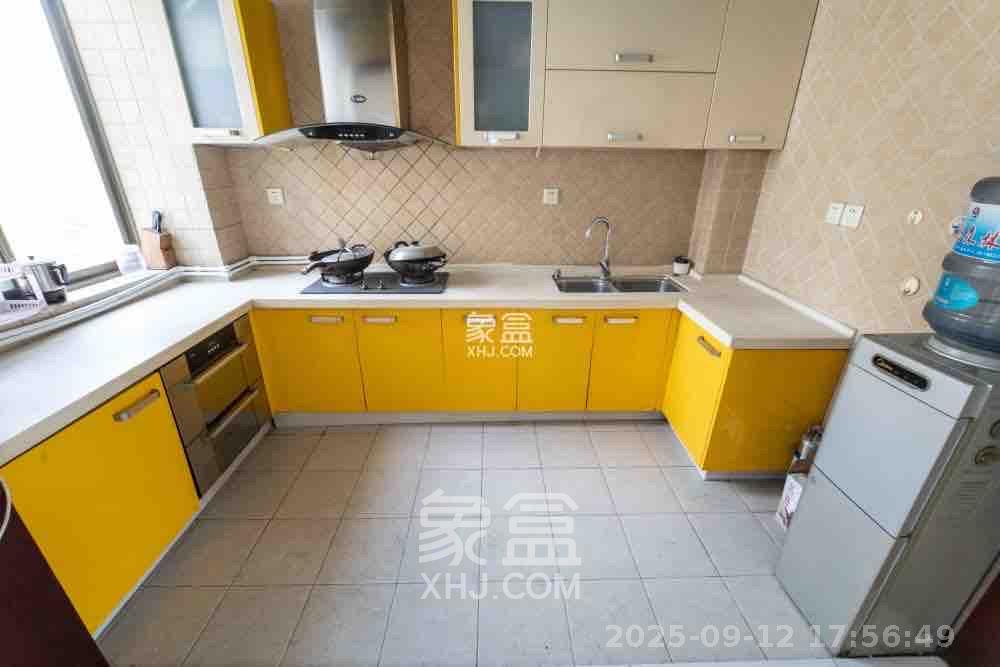 芙蓉公寓  4室2厅2卫    2500.0元/月室内图