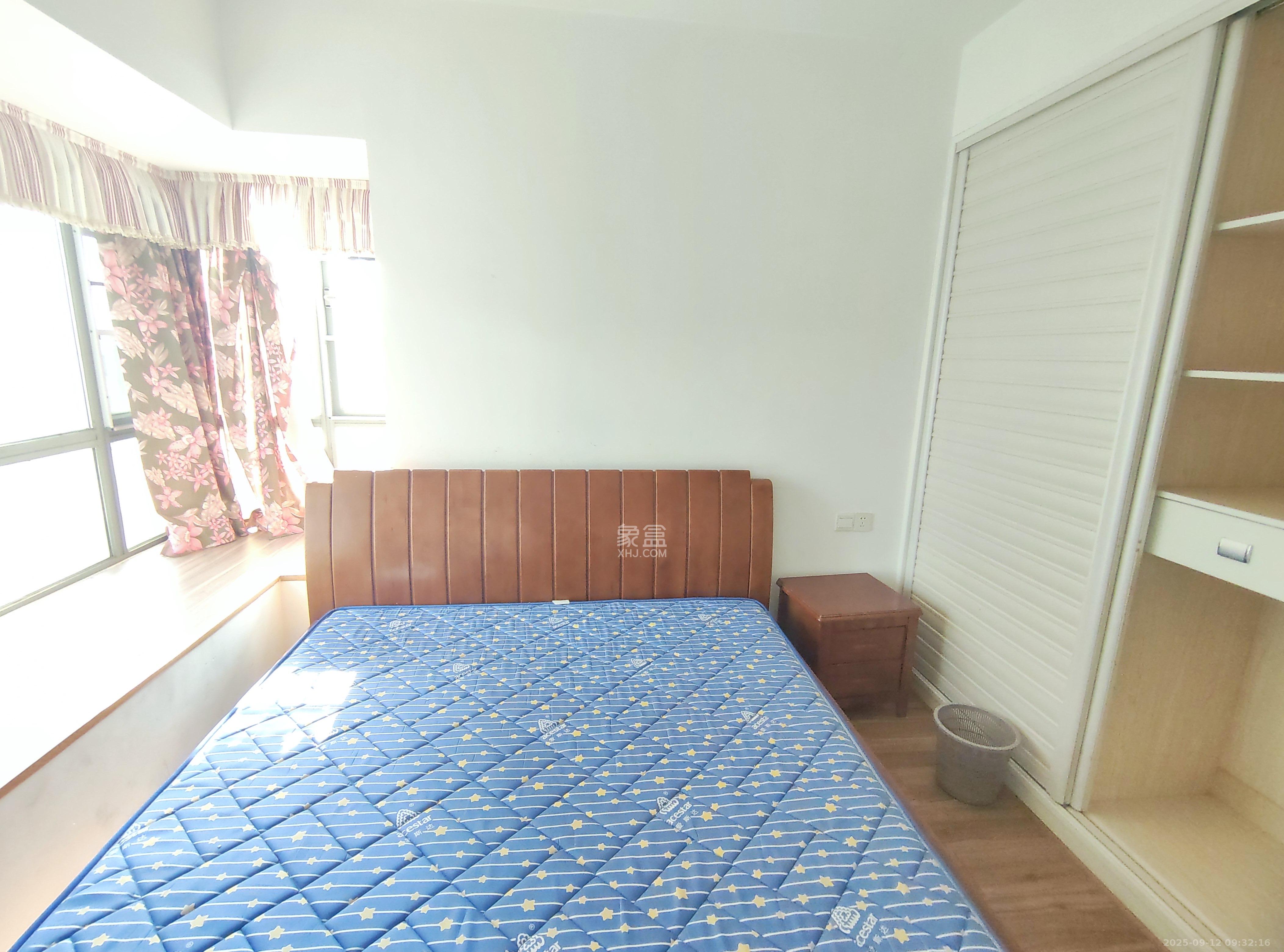 新城新世界一二三期  2室2厅1卫    2400.0元/月室内图