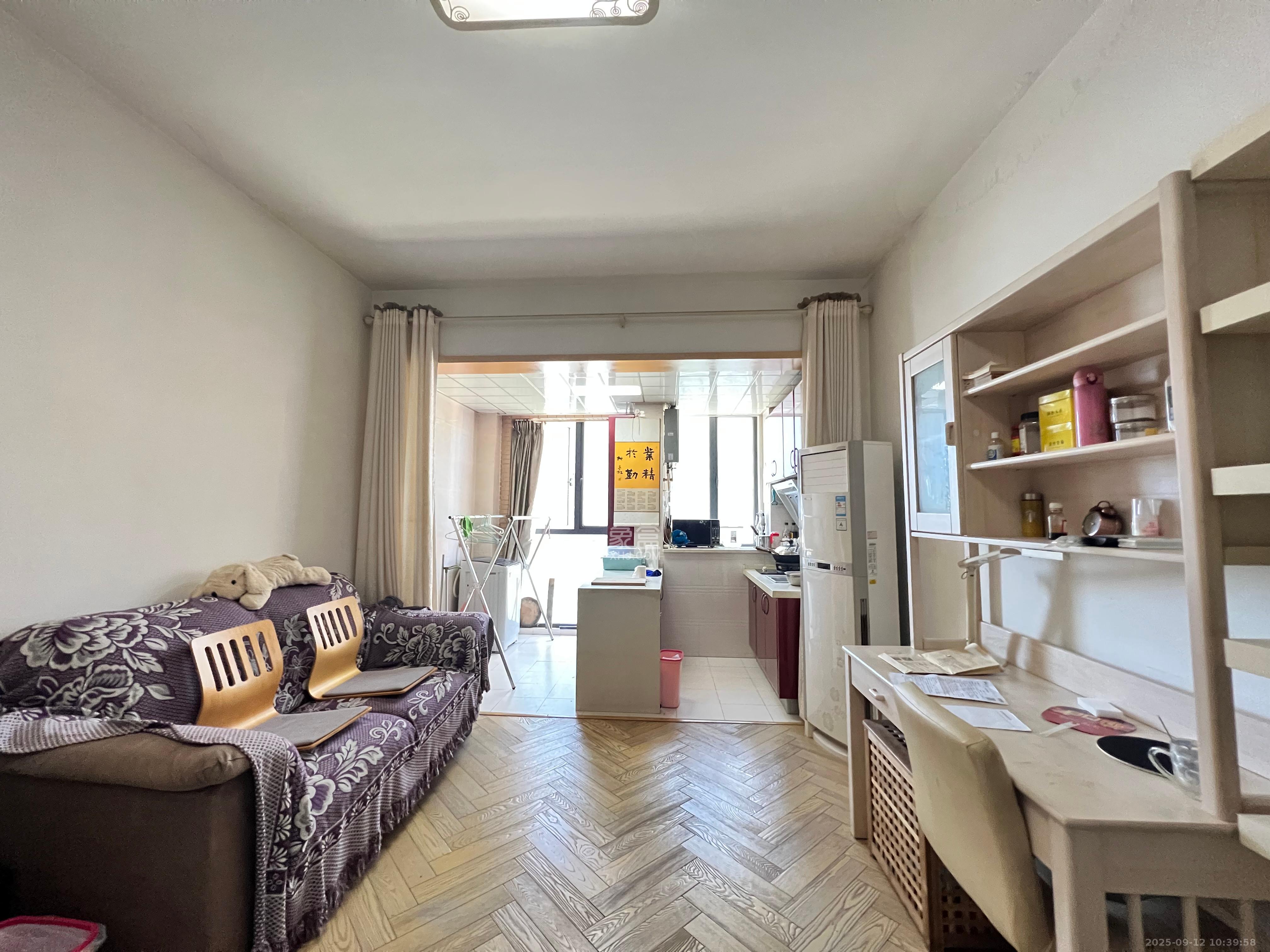 中城丽景香山园  1室1厅1卫    1600.0元/月 中城丽景香山园  1室1厅1卫    1600.0元/月室内图