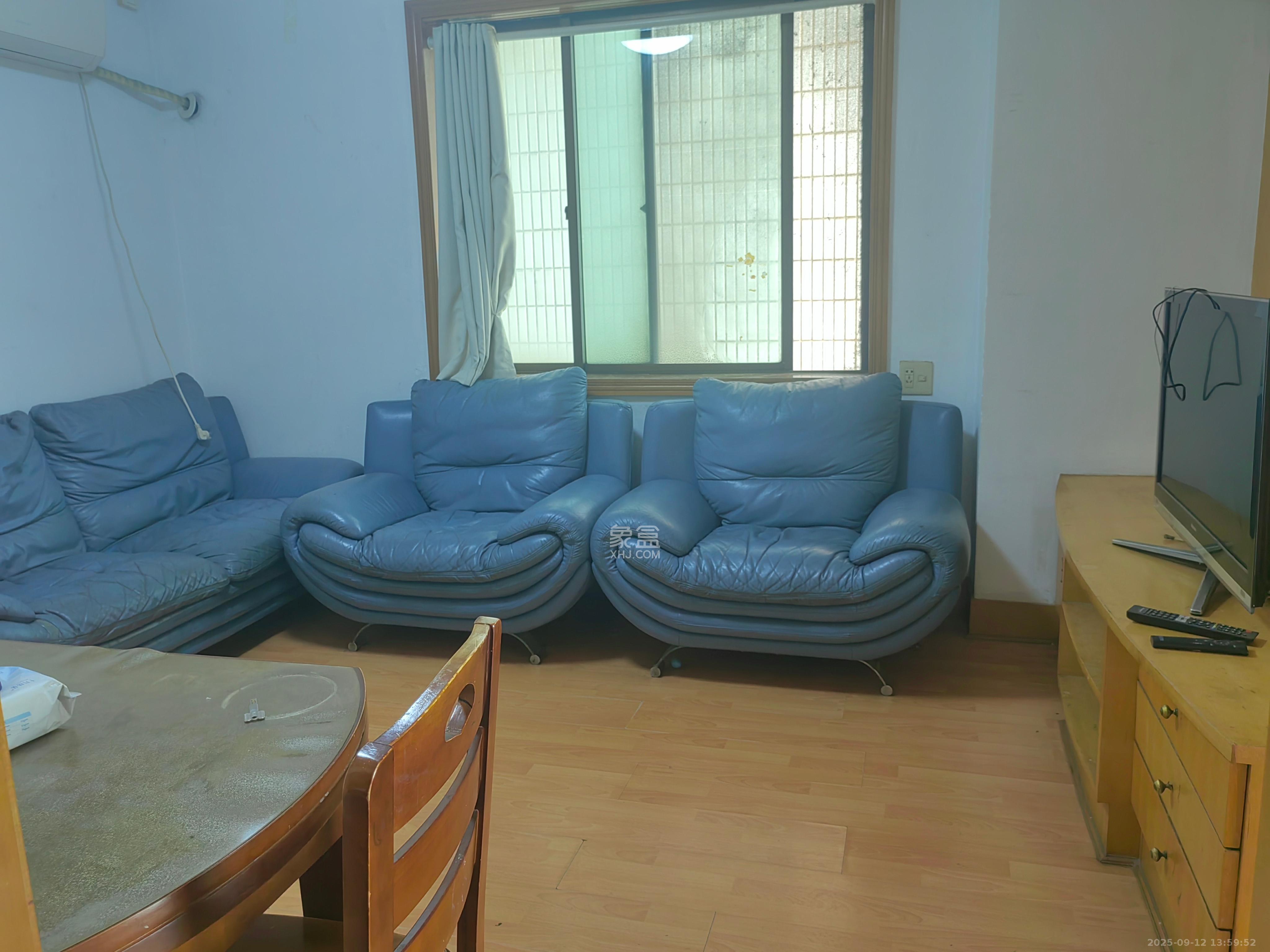 芙蓉广场农行单位宿舍  2室1厅1卫    2400.0元/月室内图