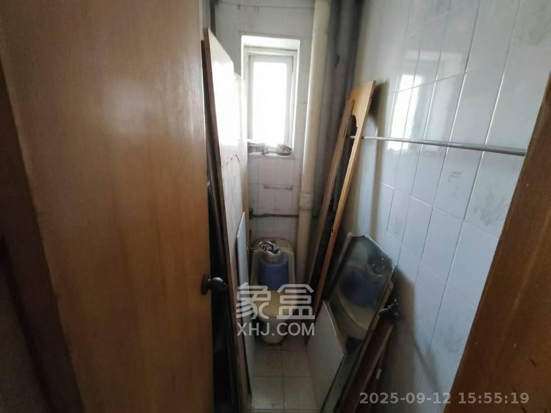 省军区宿舍 2室2厅1卫 1700.0元/月 省军区宿舍 2室2厅1卫 1700.0元/月室内图