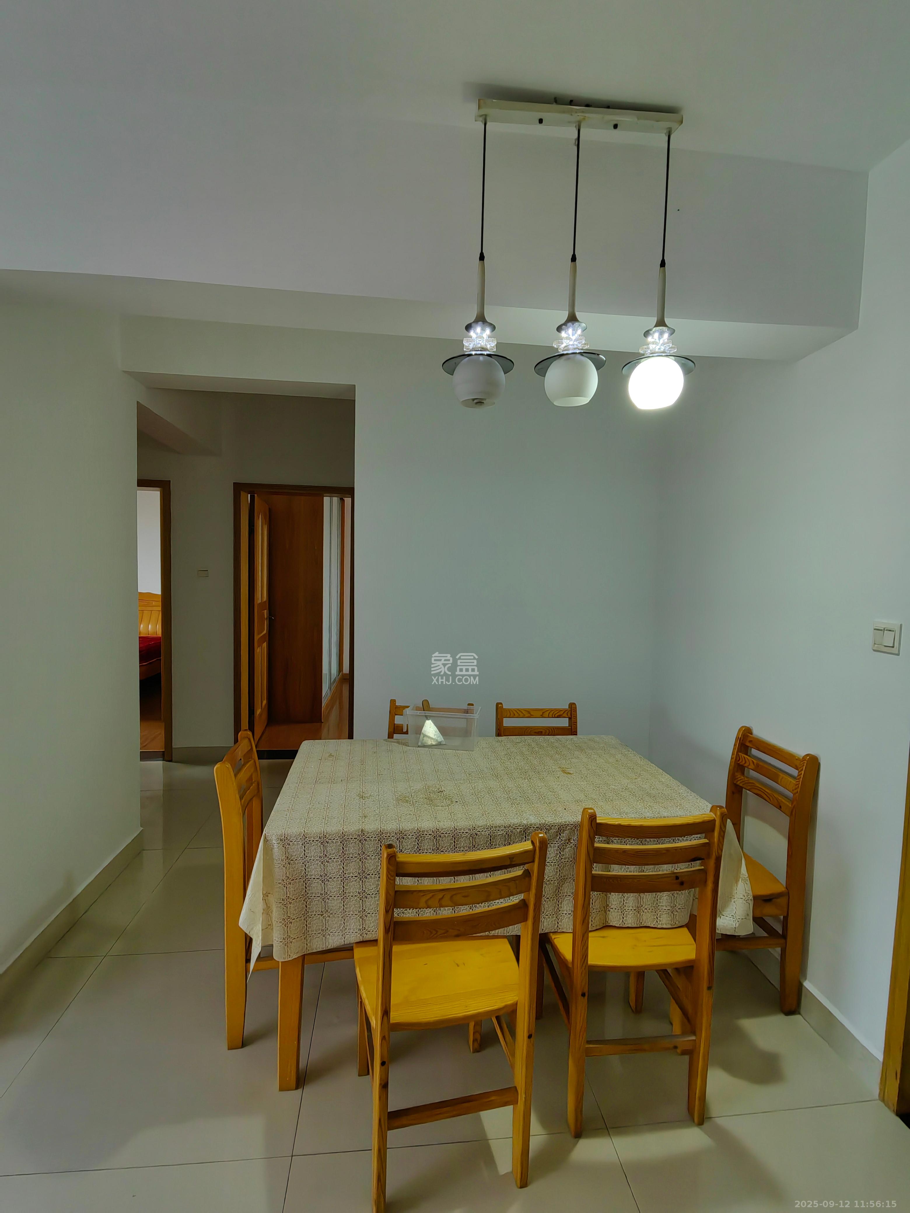 麓谷锦和园 3室2厅1卫 2200.0元/月 麓谷锦和园 3室2厅1卫 2200.0元/月室内图