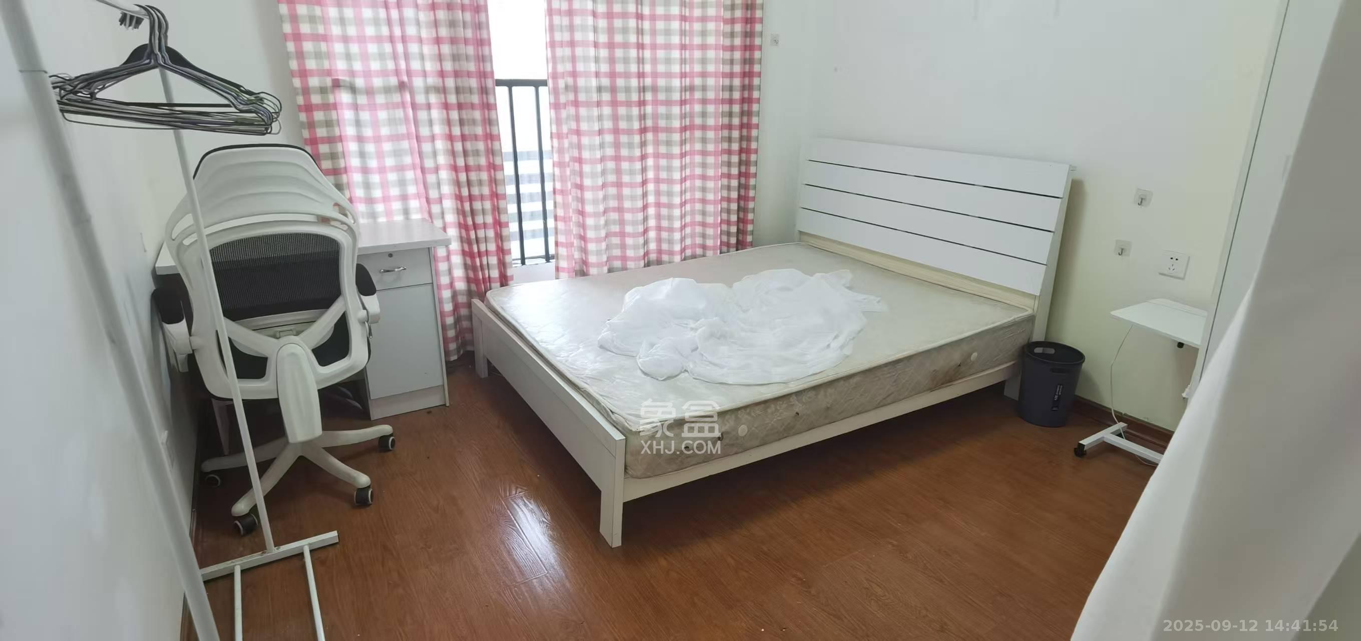 和泓梅溪四季 3室2厅1卫 2400.0元/月 和泓梅溪四季 3室2厅1卫 2400.0元/月室内图