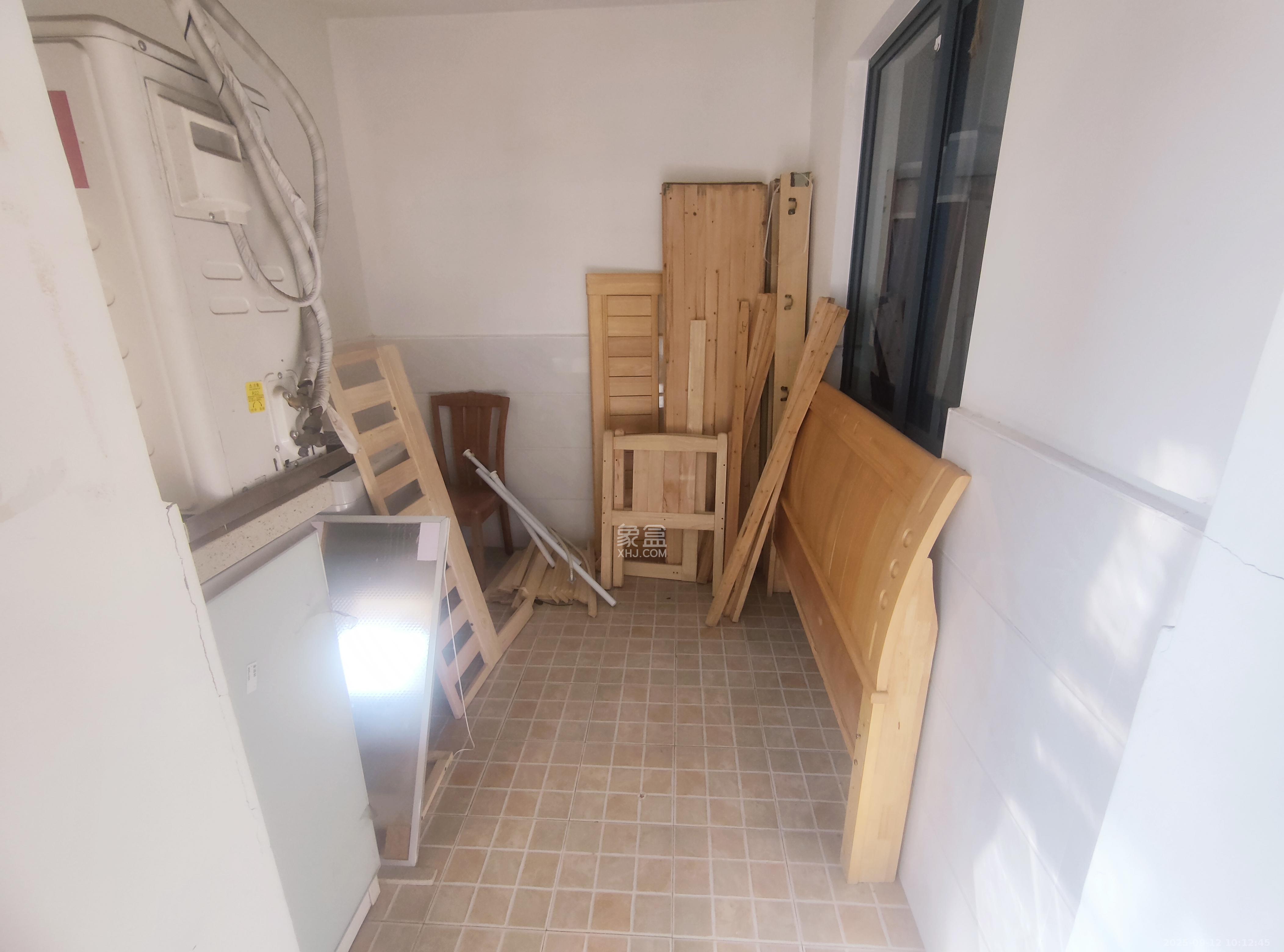 天麓尚层  4室2厅2卫    3000.0元/月室内图