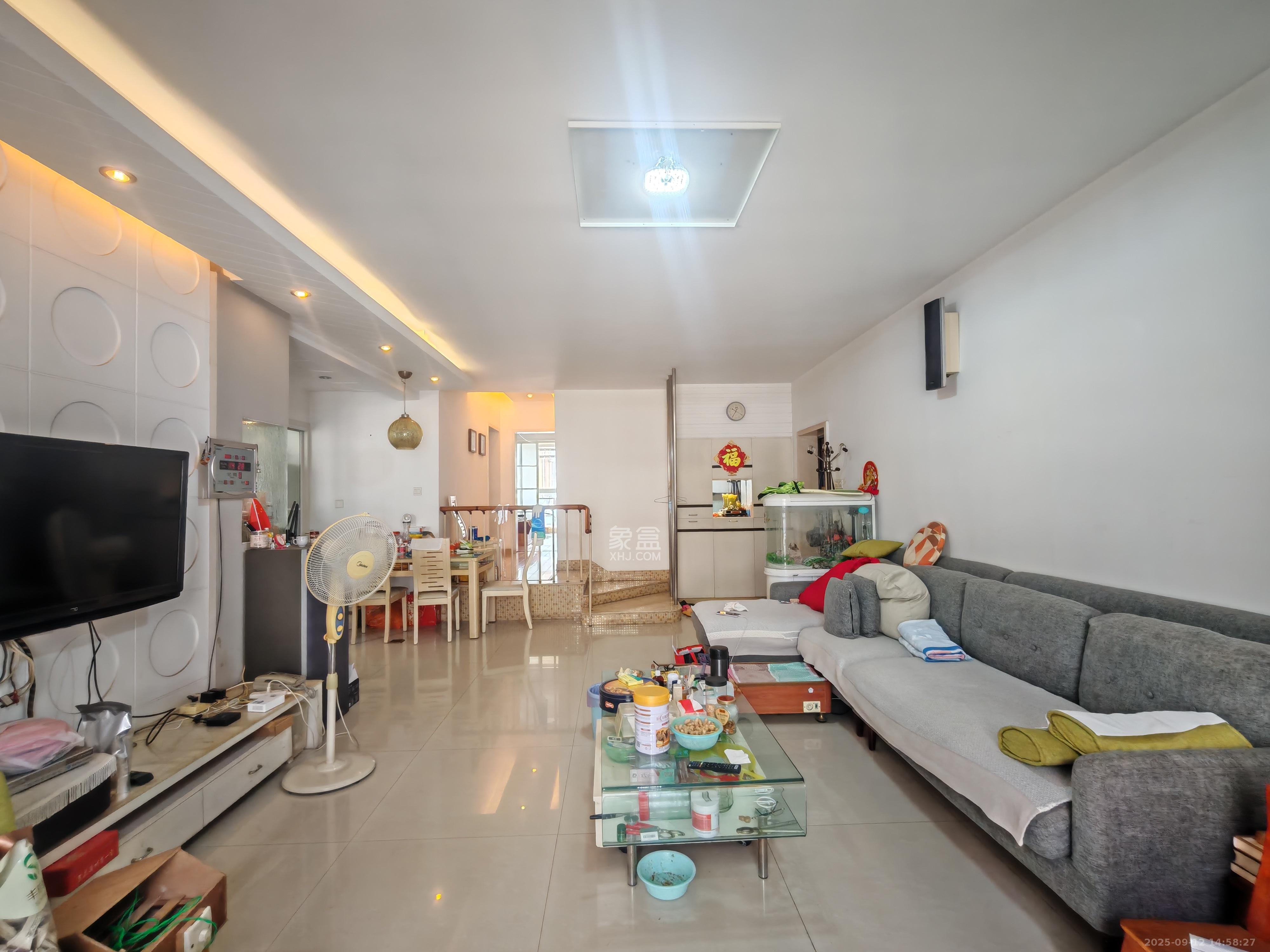 星语林名园  3室2厅2卫    2000.0元/月室内图