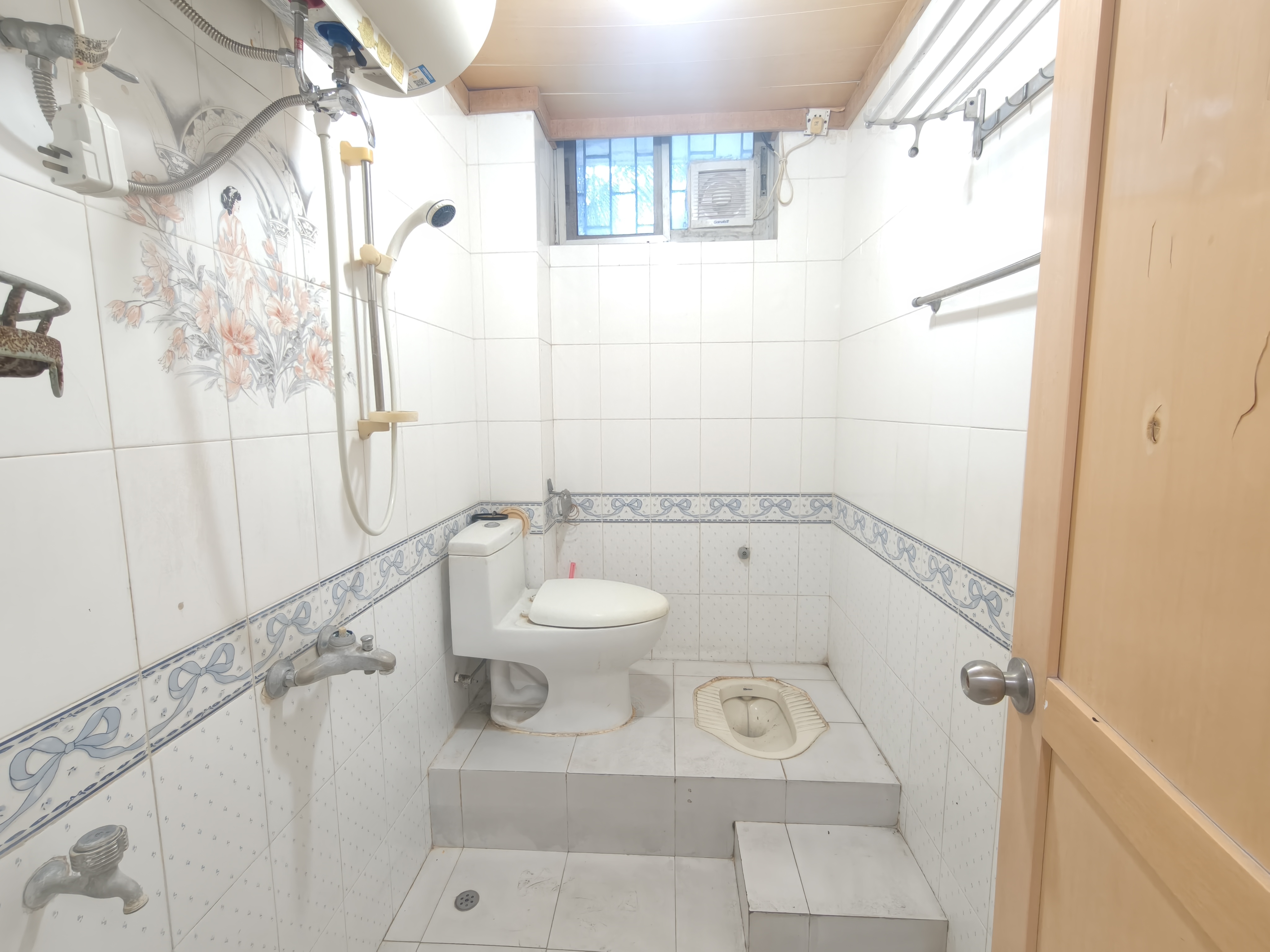 军安花苑  4室2厅2卫    3000.0元/月室内图