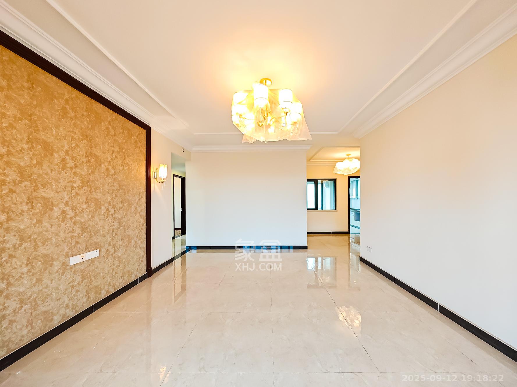 恒大御景天下城一期 4室2厅2卫 93.0万 恒大御景天下城一期 4室2厅2卫 93.0万客厅