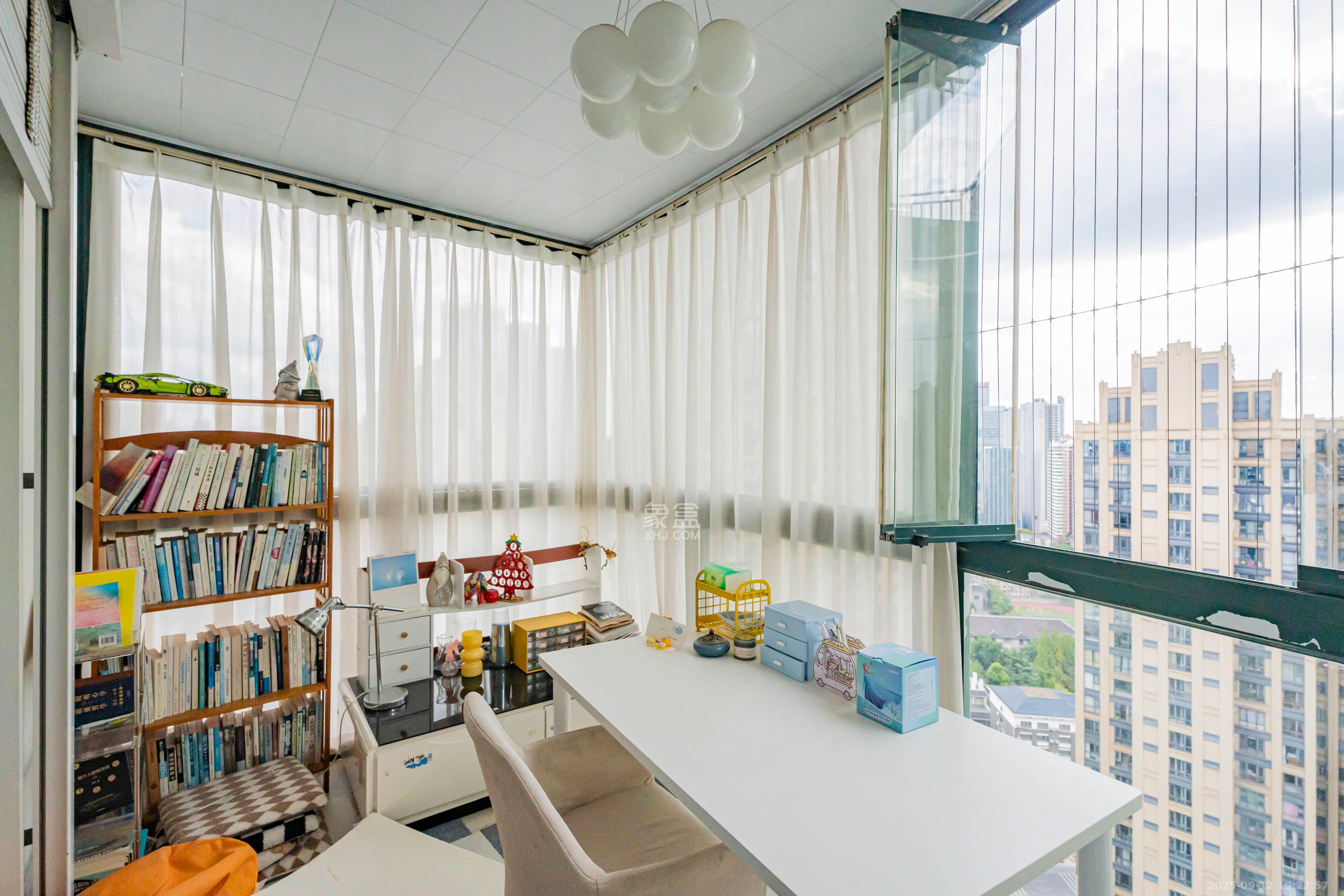 华盛新外滩  3室2厅1卫    176.0万阳台