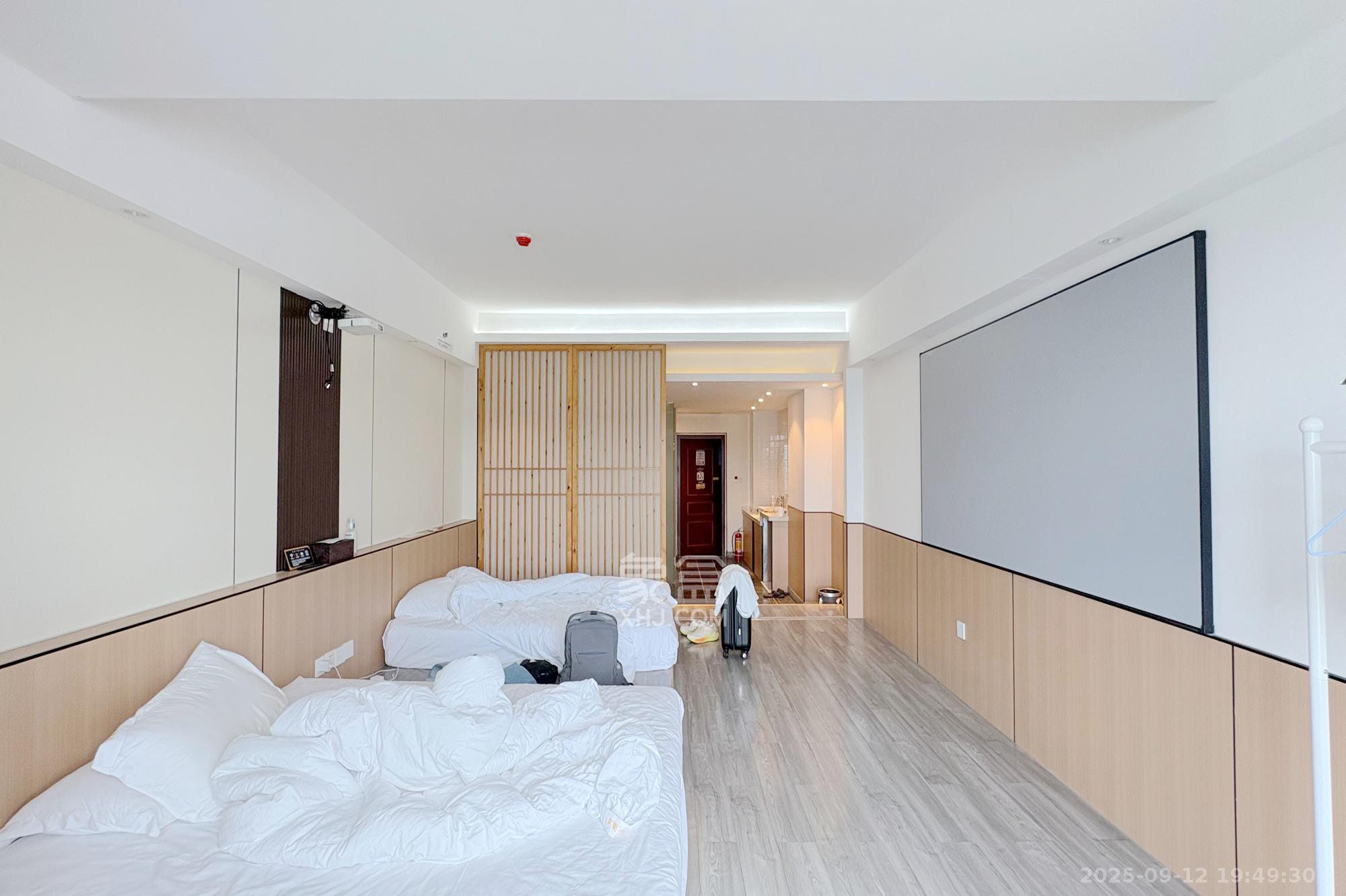 江岸丽都（江与城）  1室1厅1卫    82.8万客厅