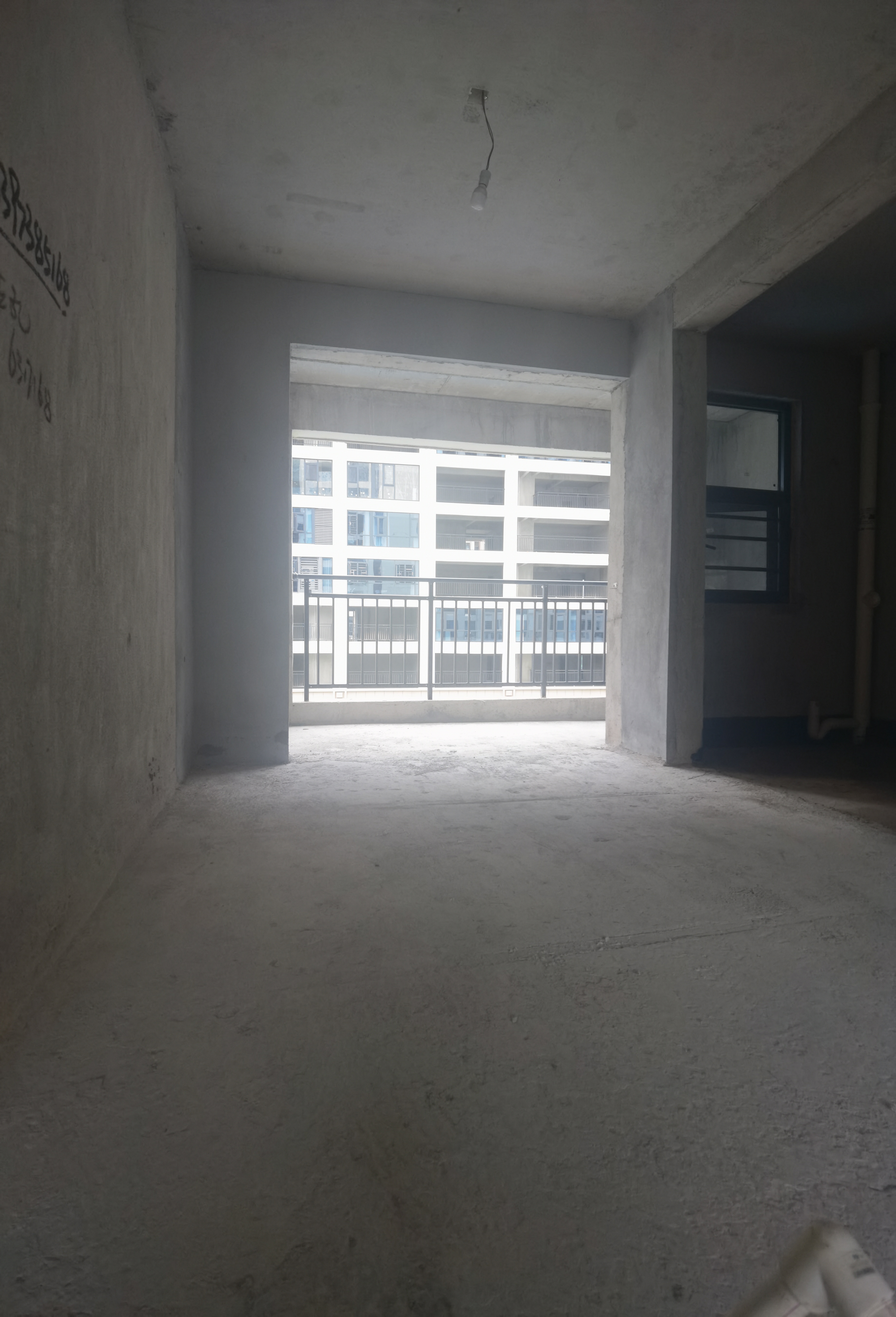 百弘学府城三期 5室2厅2卫 85.8万 百弘学府城三期 5室2厅2卫 85.8万客厅