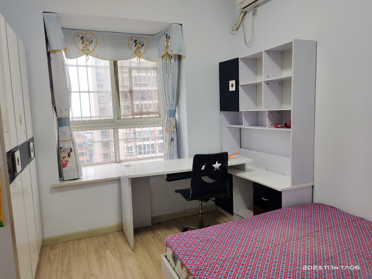 西街印象  3室2厅2卫    1800.0元/月室内图