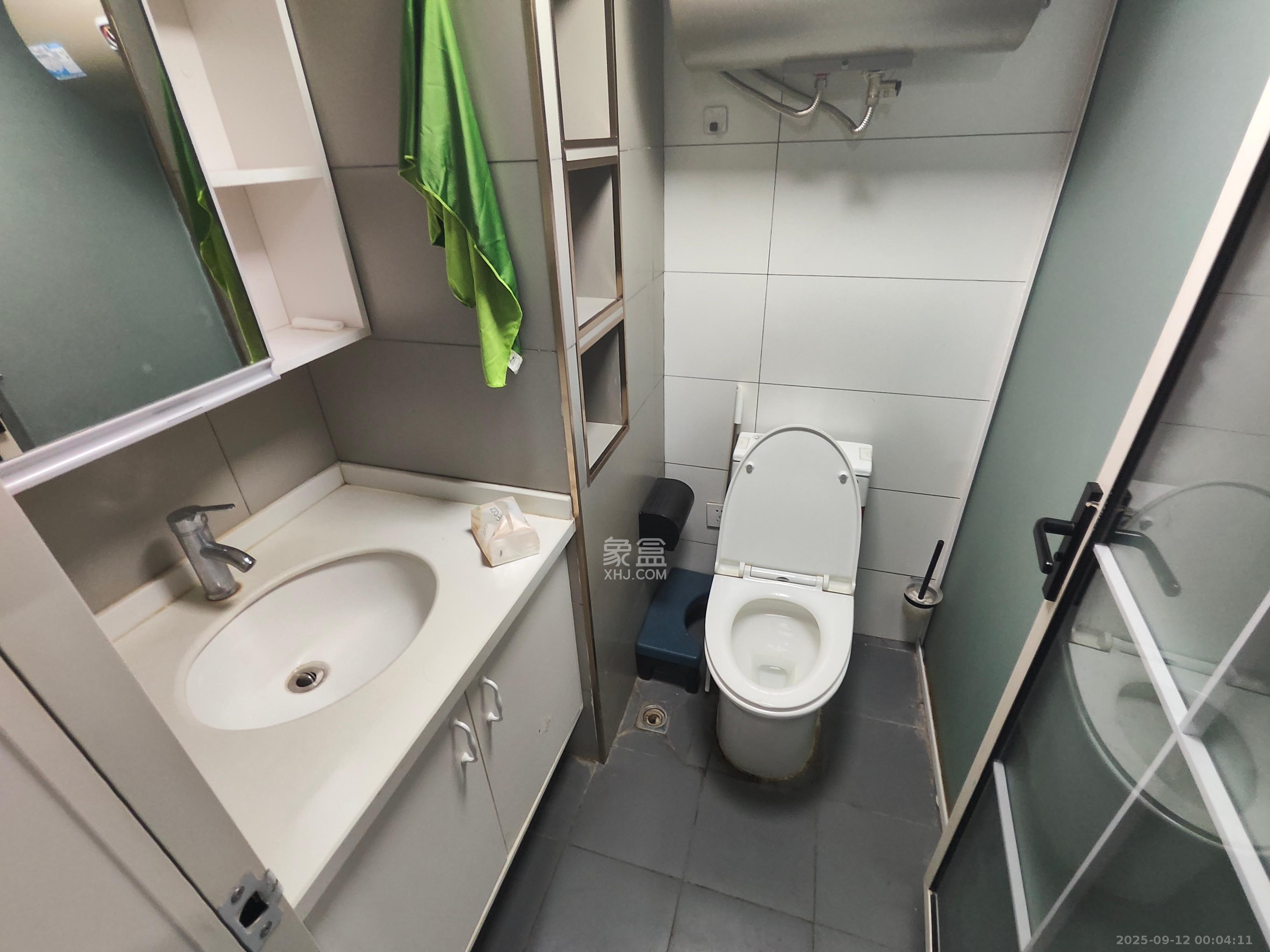 振业城三期  1室1厅1卫    1900.0元/月 振业城三期  1室1厅1卫    1900.0元/月室内图