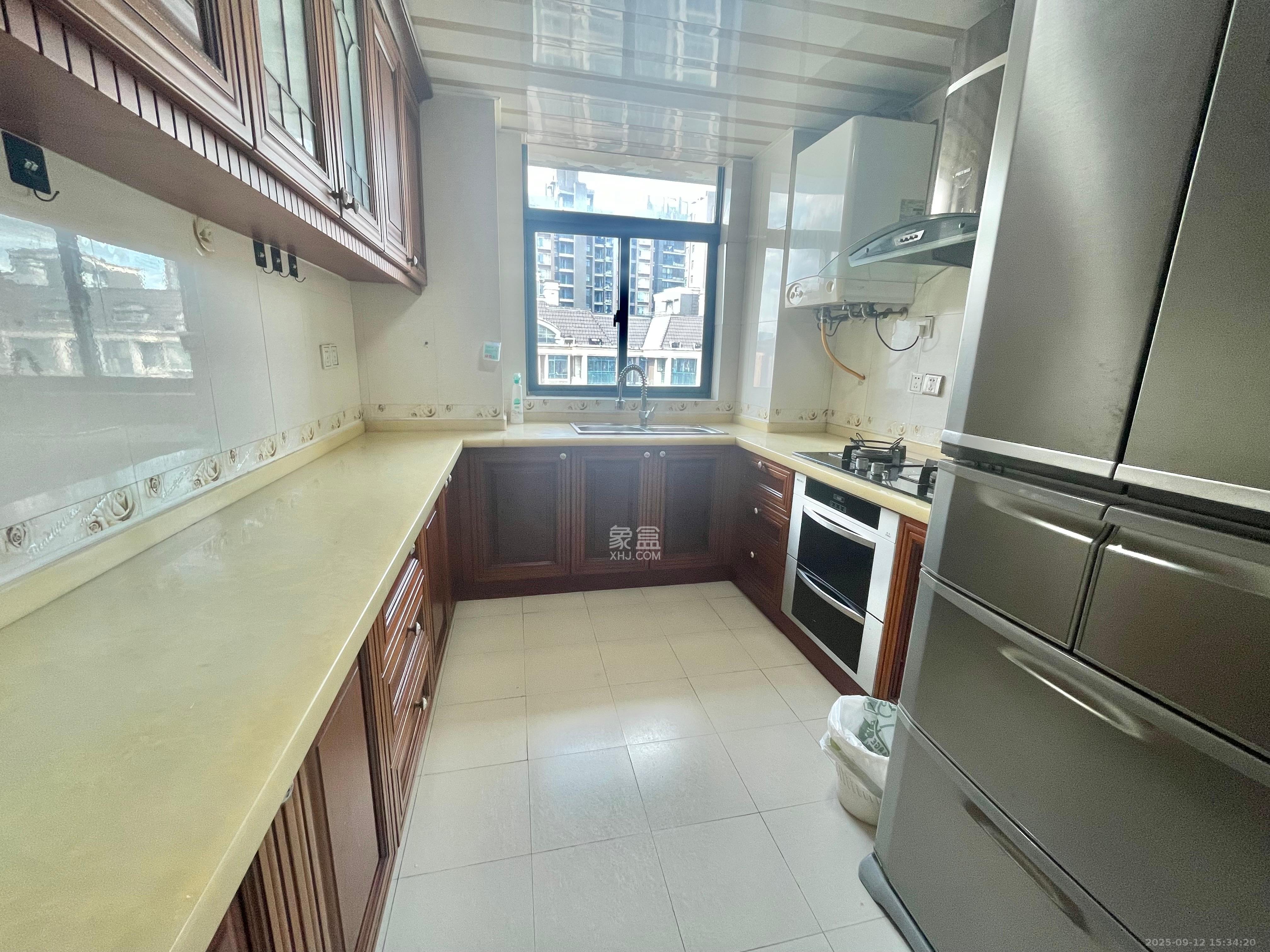 中江国际花城 3室2厅2卫 3200.0元/月 中江国际花城 3室2厅2卫 3200.0元/月室内图