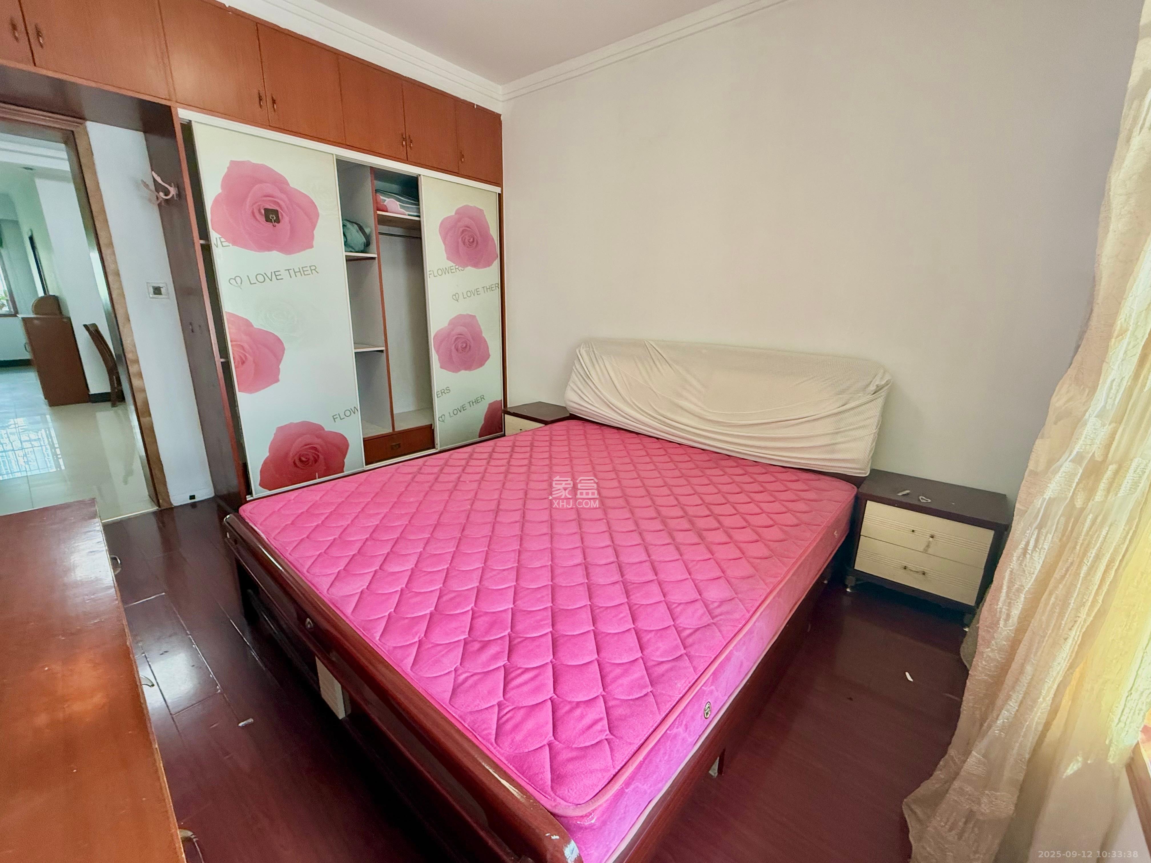 中南汽车世界  2室2厅1卫    1100.0元/月室内图