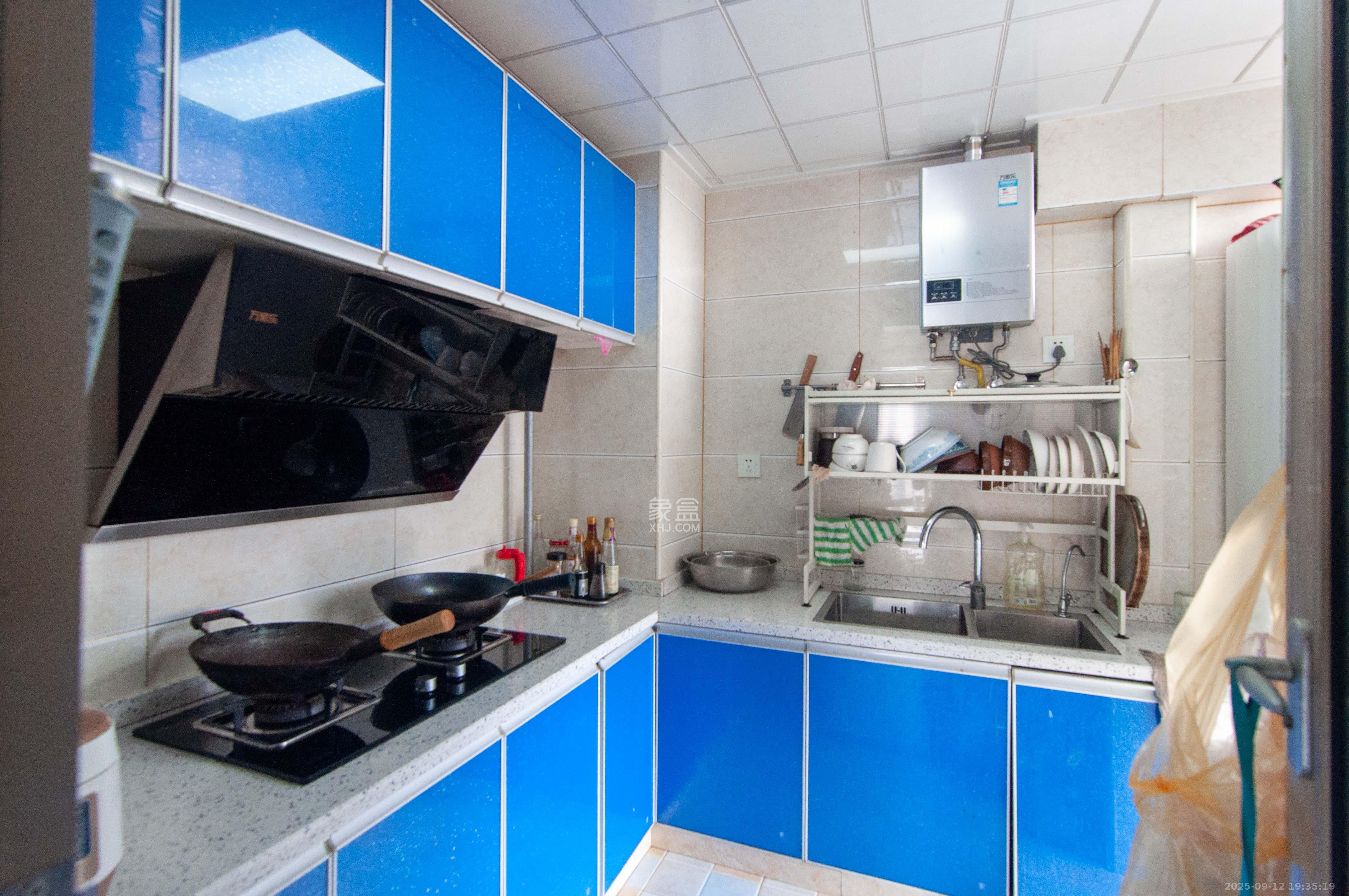 振业城二期  3室2厅1卫    128.0万厨房