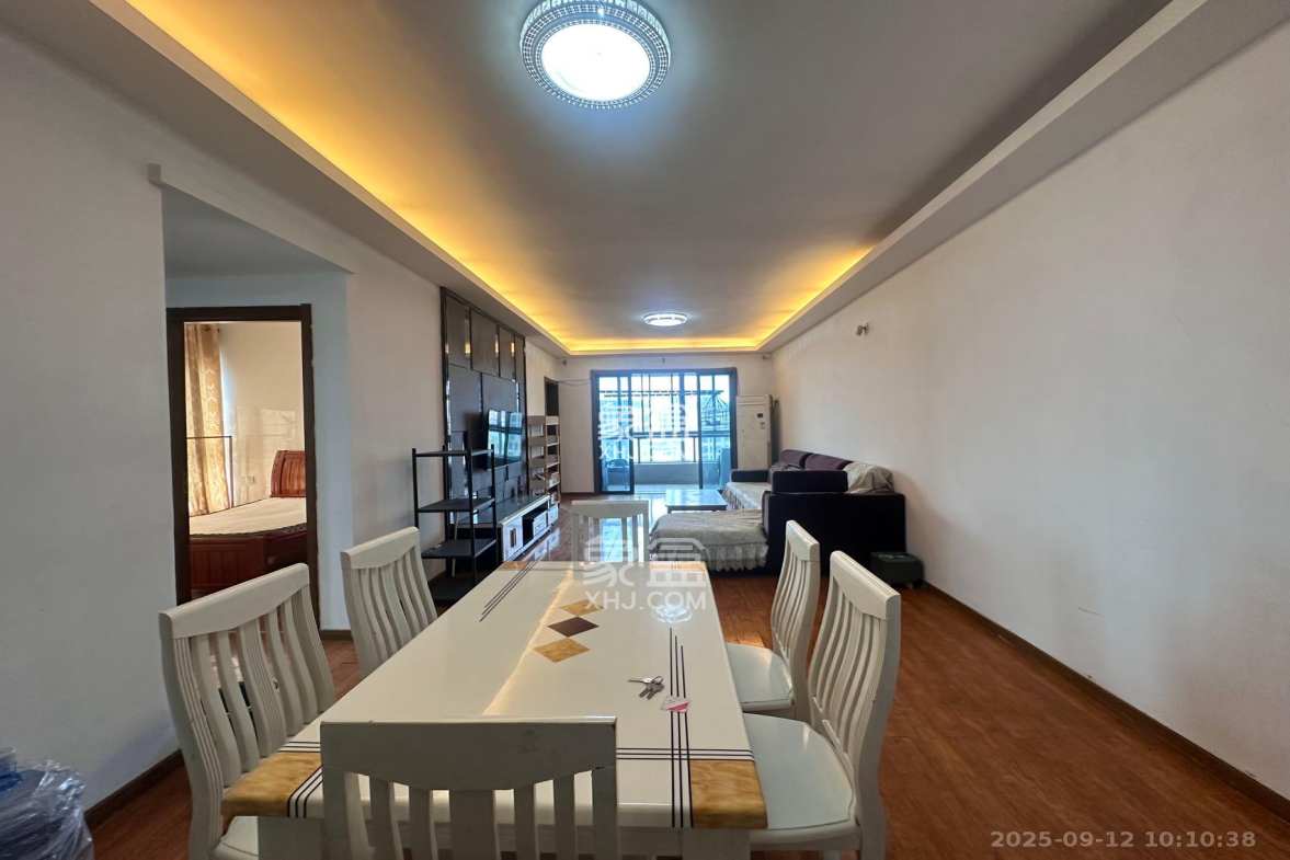 藏珑湖上国际花园 3室2厅2卫 3500.0元/月 藏珑湖上国际花园 3室2厅2卫 3500.0元/月室内图