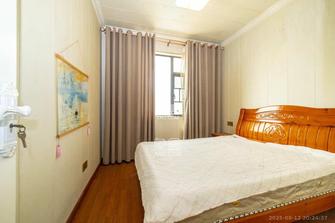 悦湖山 4室2厅2卫 69.8万 悦湖山 4室2厅2卫 69.8万卧室