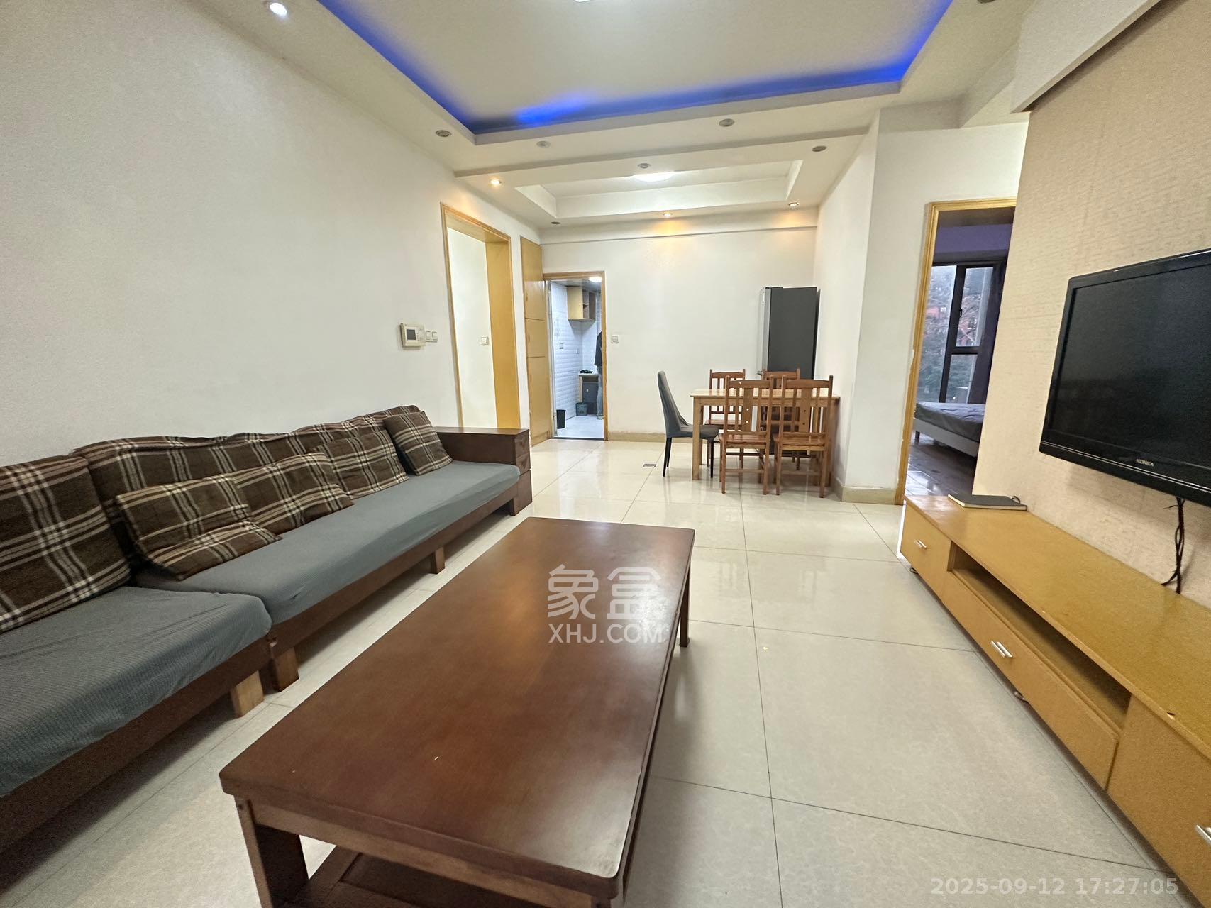 岳泰理想城 1室2厅1卫 2500.0元/月 岳泰理想城 1室2厅1卫 2500.0元/月室内图