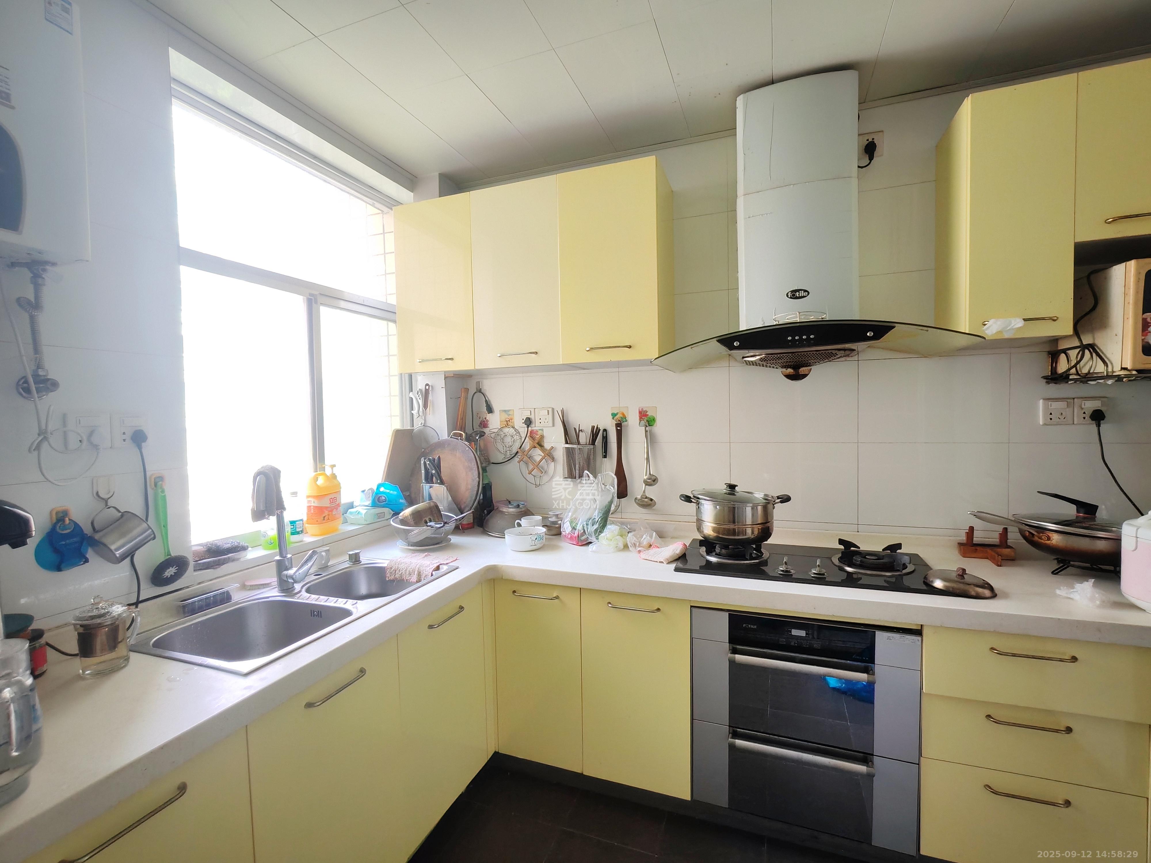 星语林名园  3室2厅2卫    2000.0元/月室内图