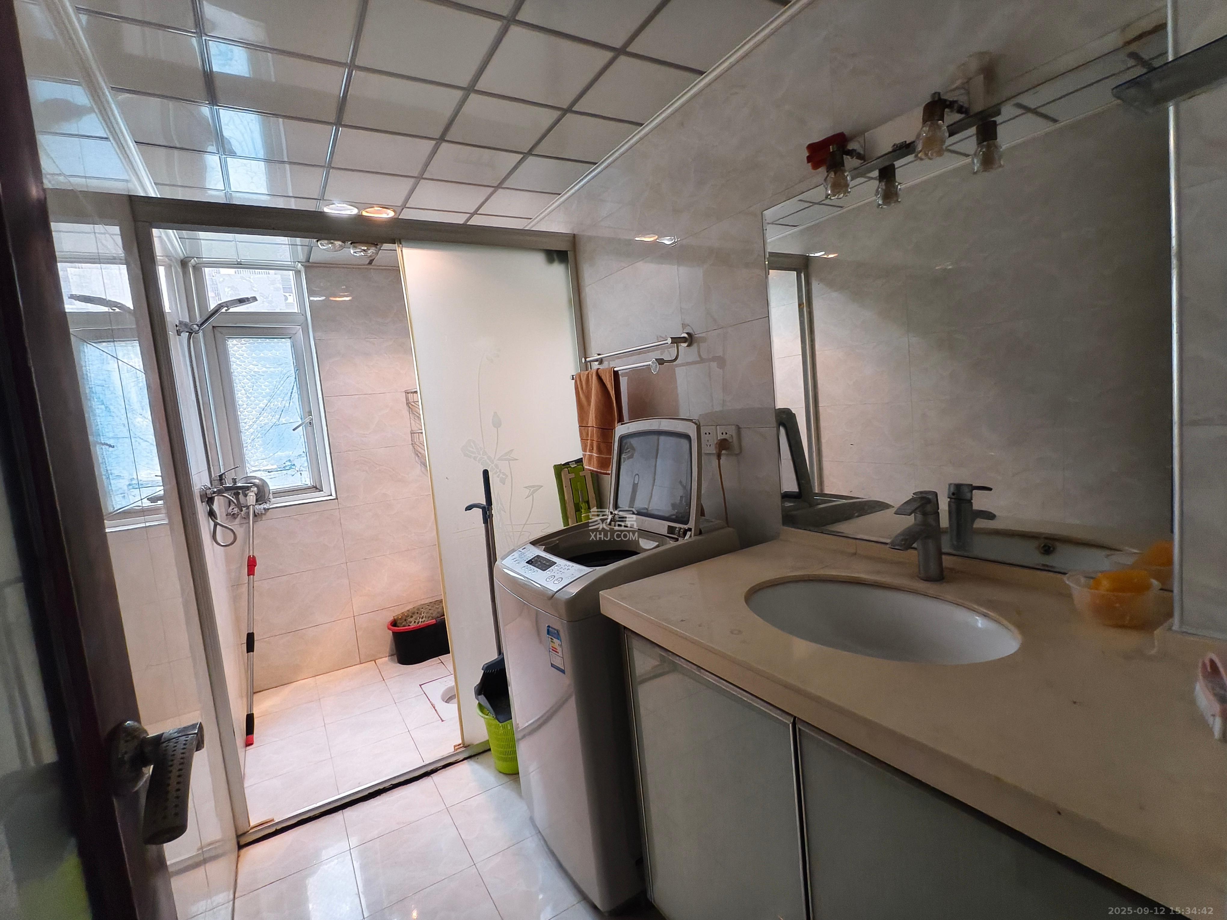 楚天世纪城东苑  3室2厅2卫    1900.0元/月室内图