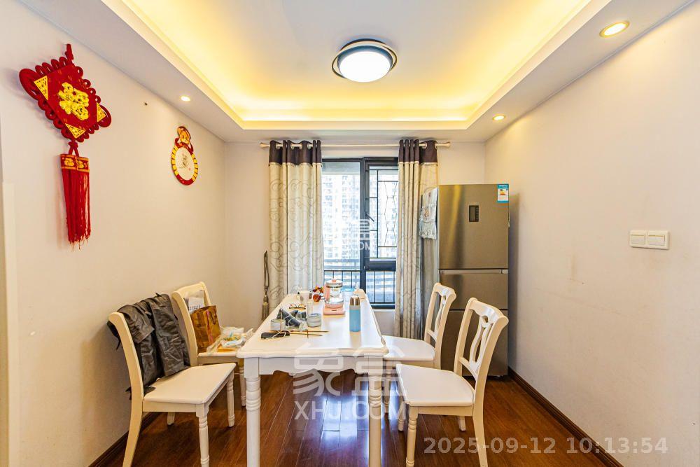 万科城 3室2厅1卫 2600.0元/月 万科城 3室2厅1卫 2600.0元/月室内图