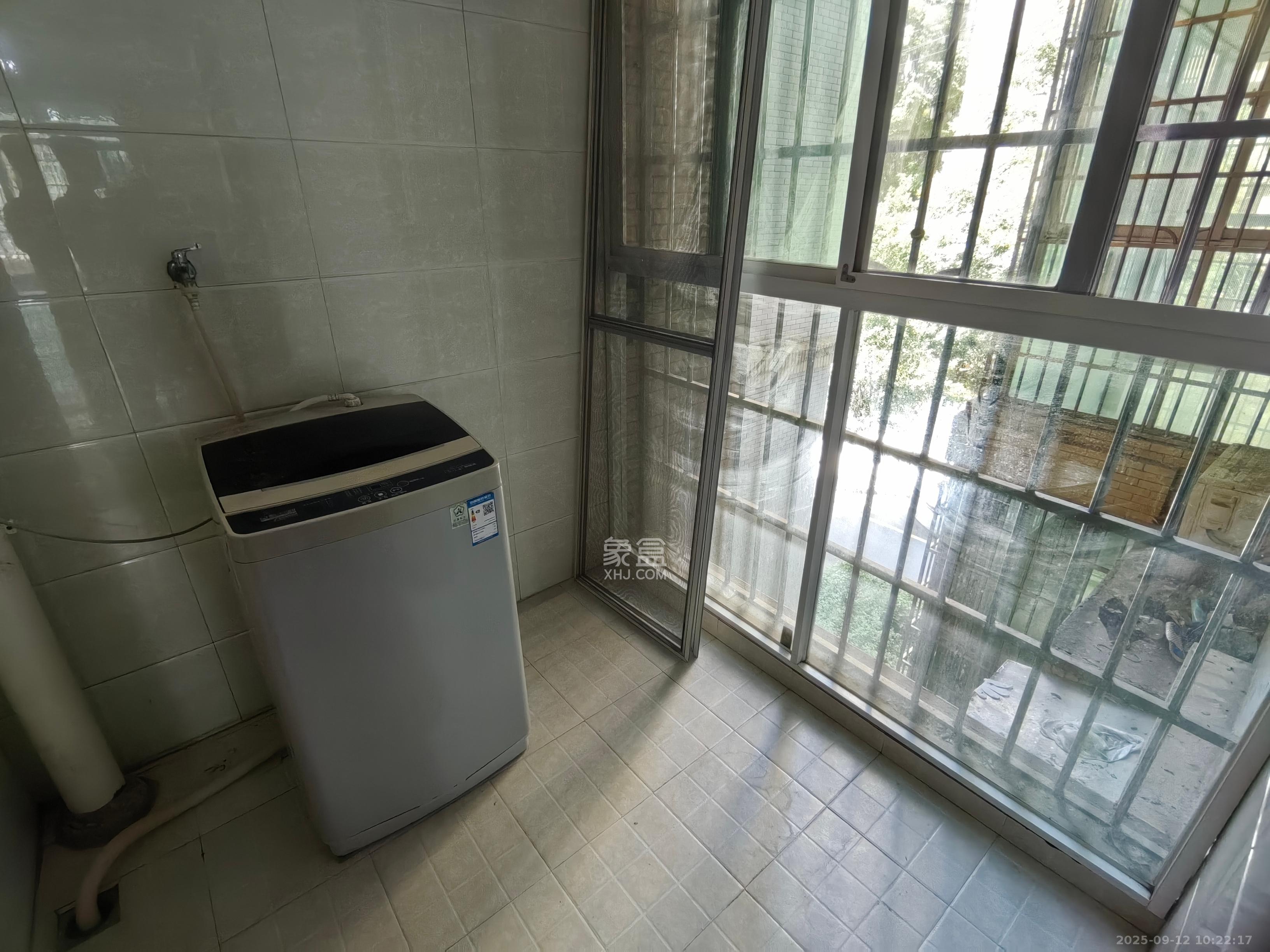 洞井二小区 3室2厅1卫 1900.0元/月 洞井二小区 3室2厅1卫 1900.0元/月室内图