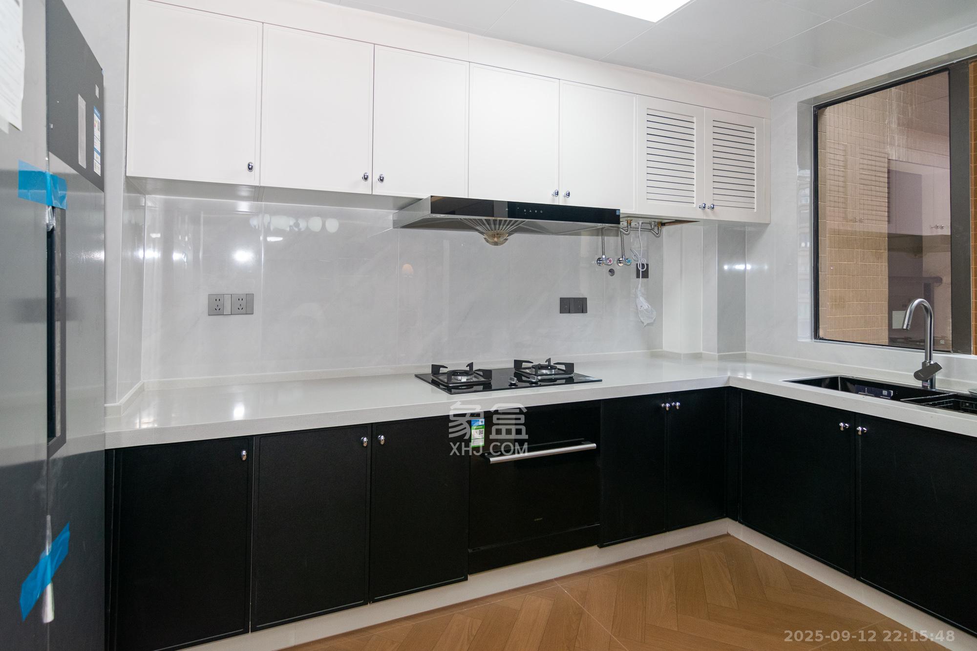 润和长郡(润和紫郡二三期) 4室2厅2卫 129.8万 润和长郡(润和紫郡二三期) 4室2厅2卫 129.8万厨房