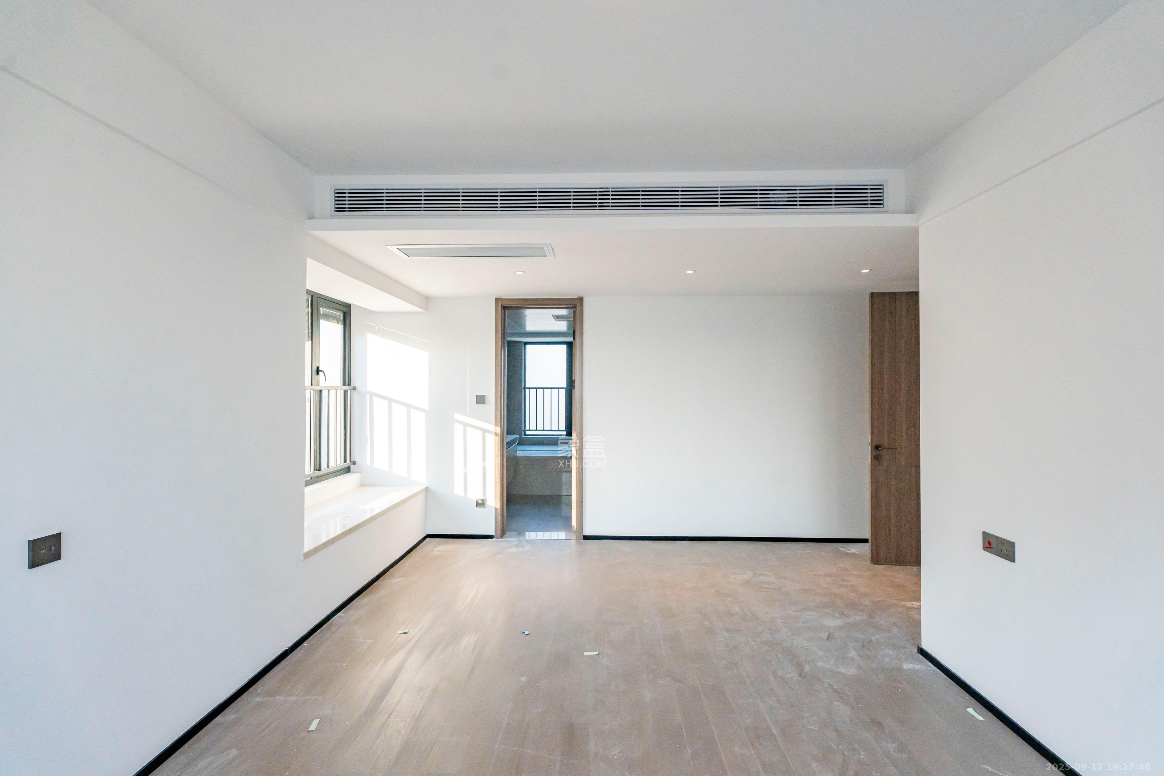 万科半岛国际 4室2厅1卫 215.0万 万科半岛国际 4室2厅1卫 215.0万卧室