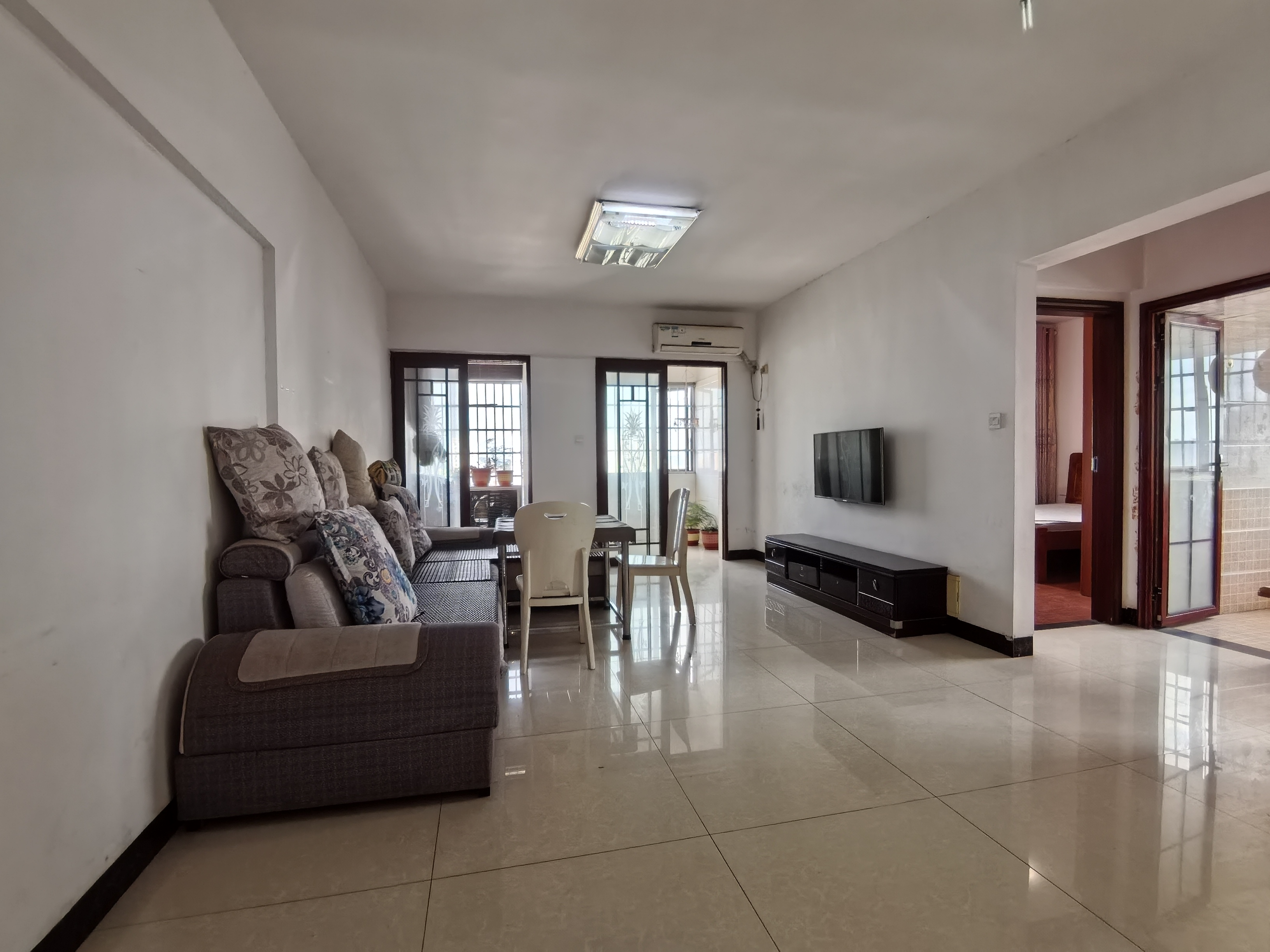 龙泰上品 1室0厅0卫 1500.0元/月 龙泰上品 1室0厅0卫 1500.0元/月室内图