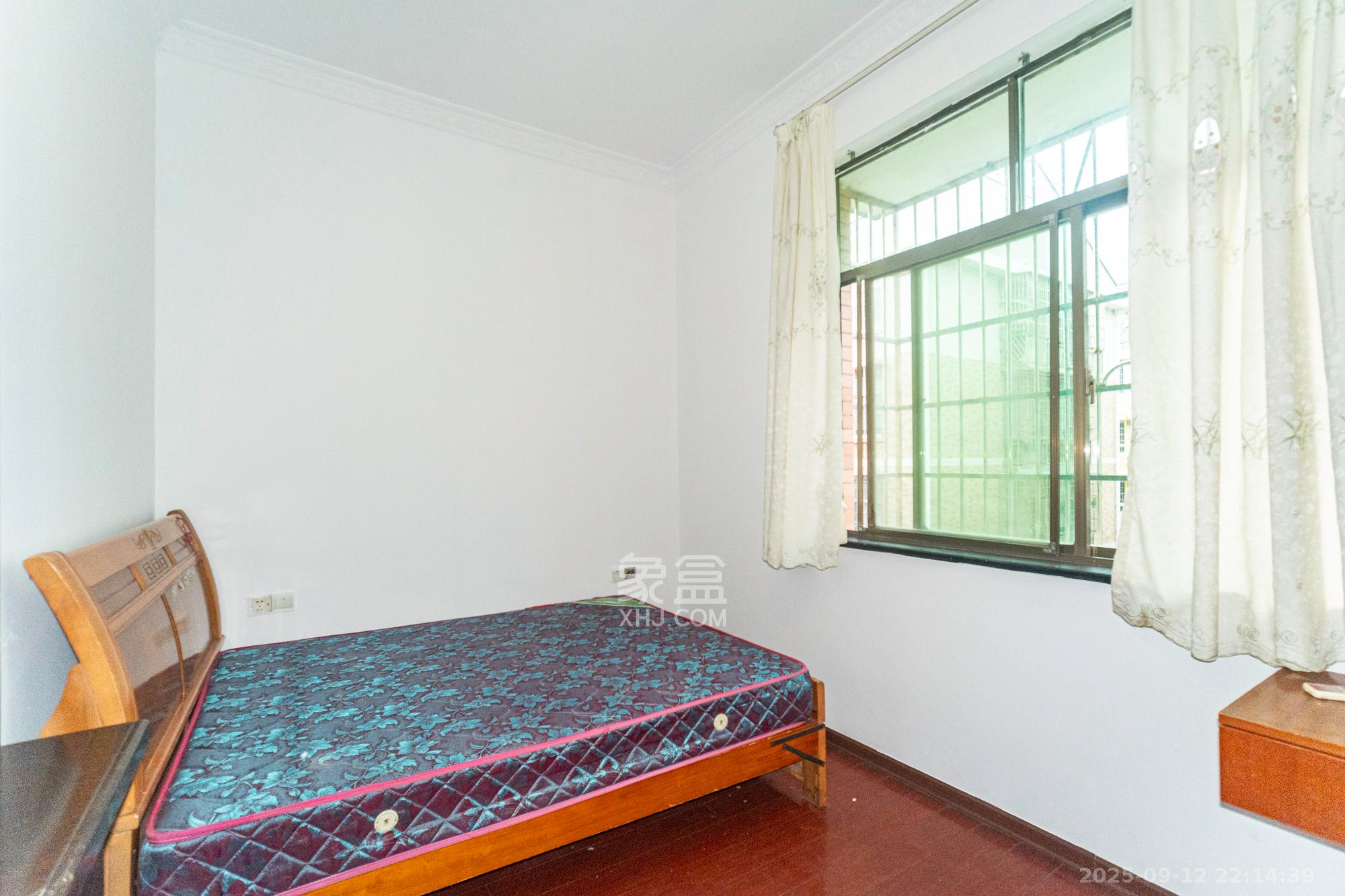 城东安置区(星城社区) 3室2厅2卫 45.0万 城东安置区(星城社区) 3室2厅2卫 45.0万卧室