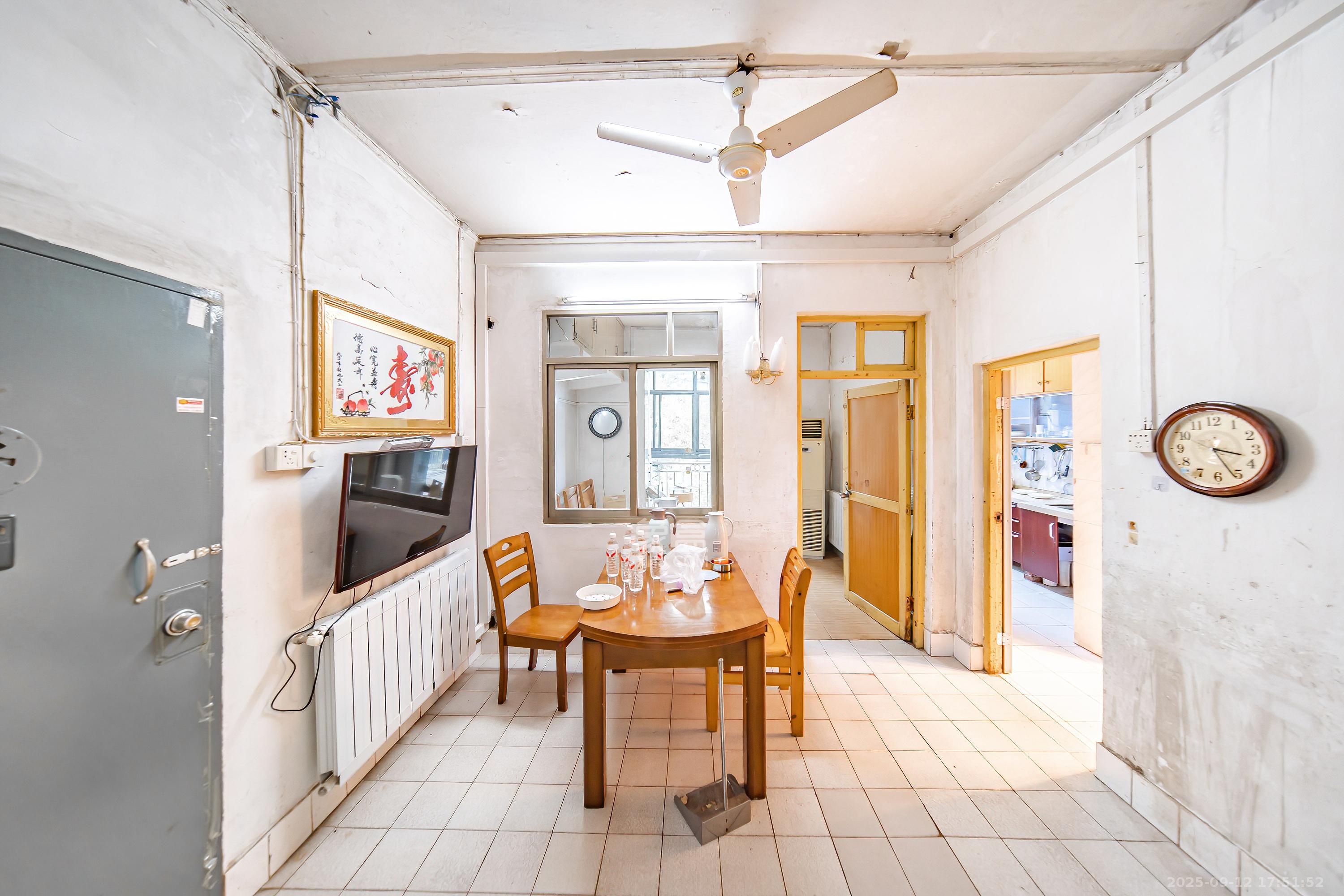 湖南大学红叶楼 3室1厅1卫 77.0万 湖南大学红叶楼 3室1厅1卫 77.0万客厅