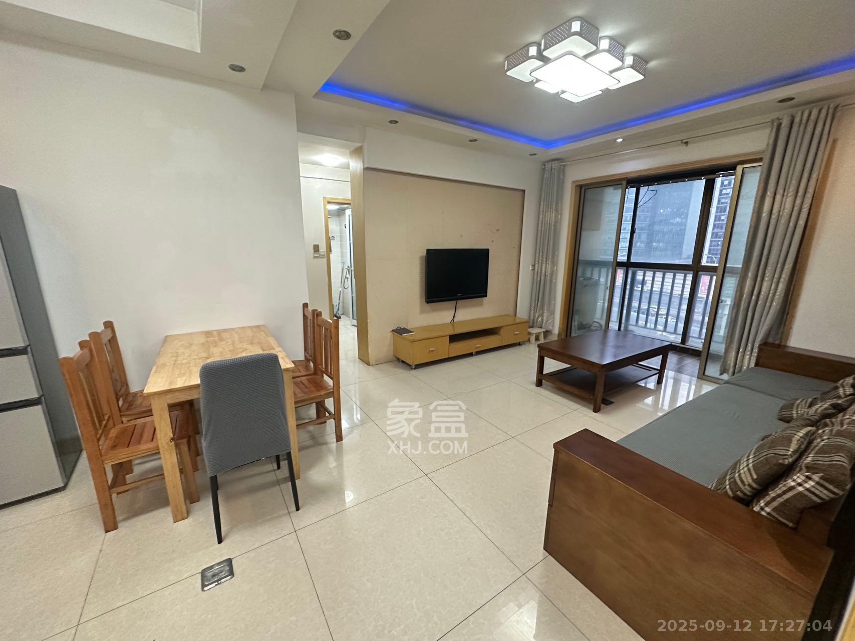 岳泰理想城 1室2厅1卫 2500.0元/月 岳泰理想城 1室2厅1卫 2500.0元/月室内图