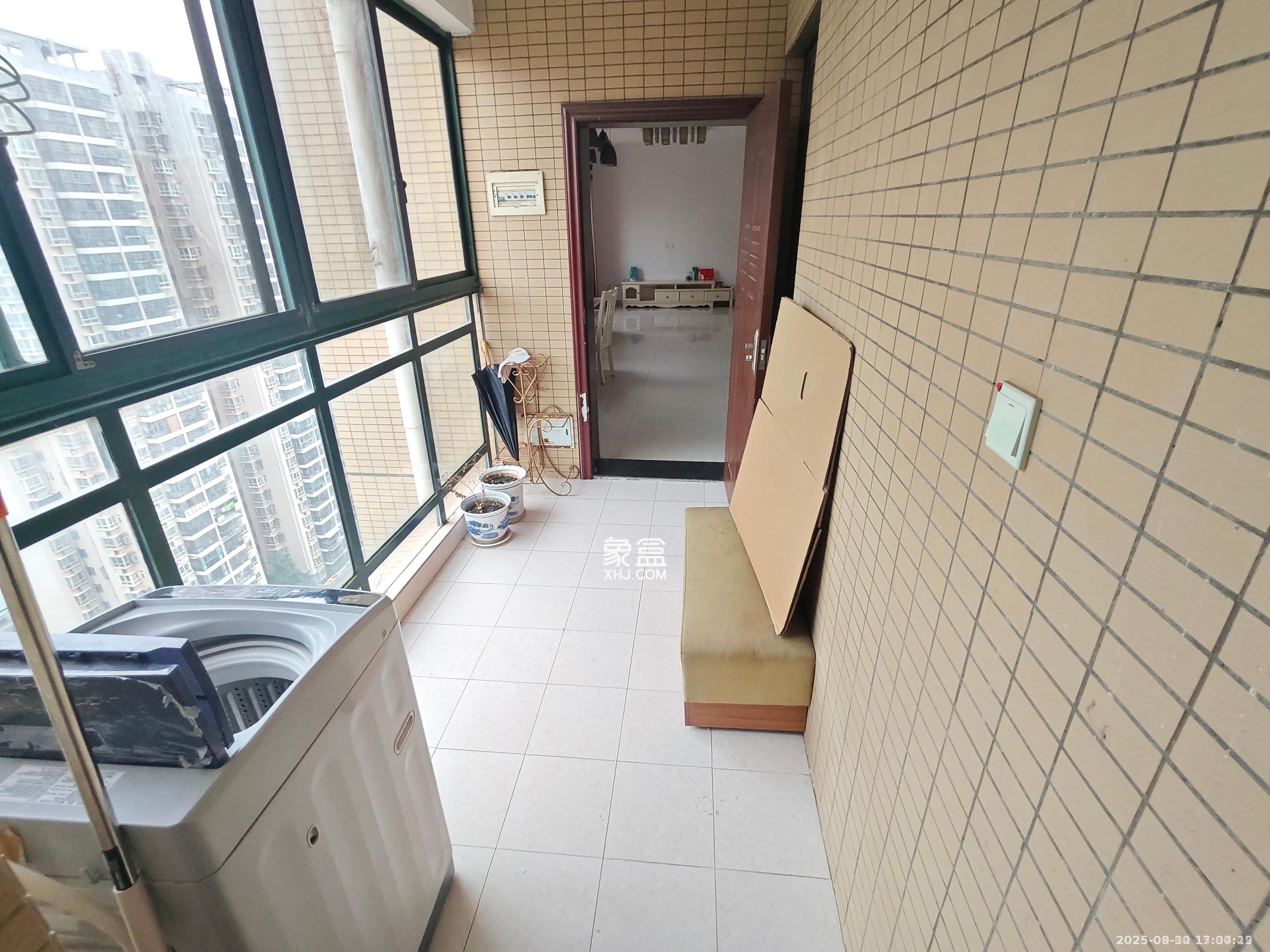 鑫天御景湾 2室2厅2卫 1800.0元/月 鑫天御景湾 2室2厅2卫 1800.0元/月室内图