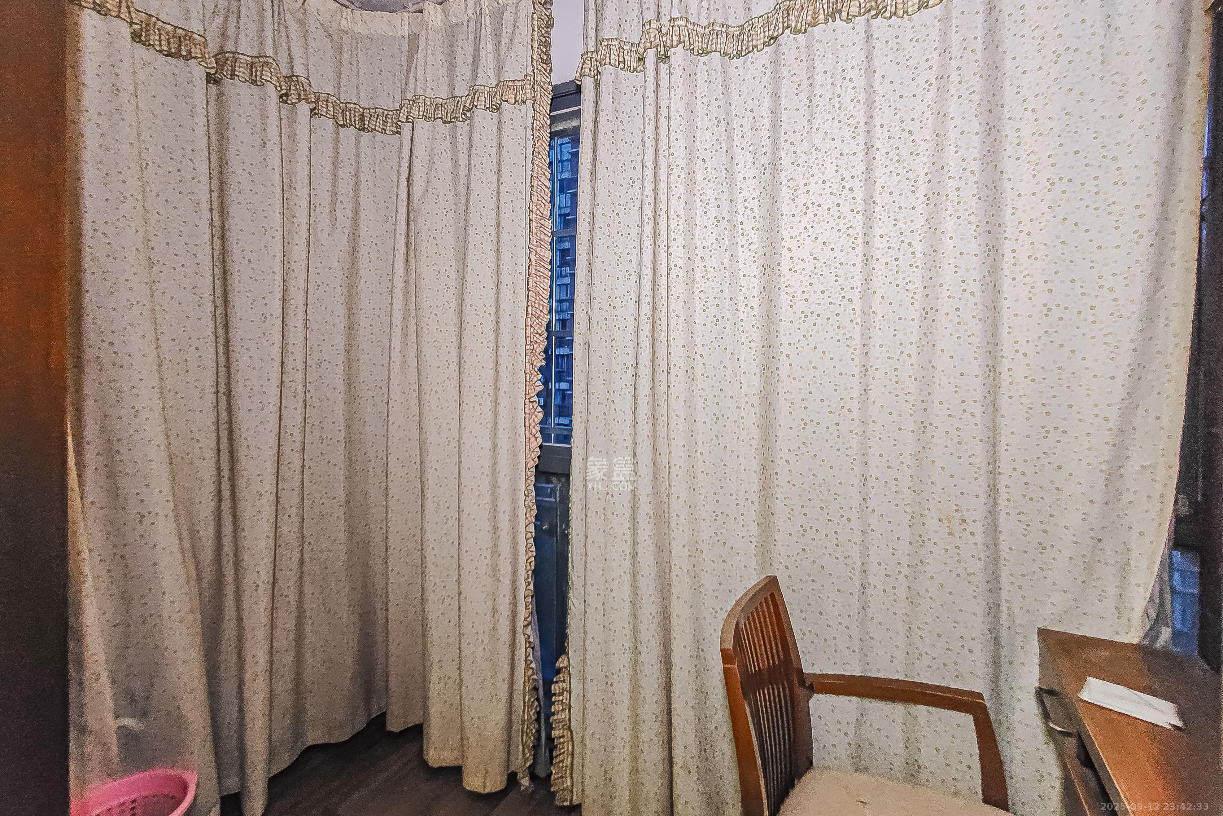 城市森林  2室2厅1卫   65.00万卧室