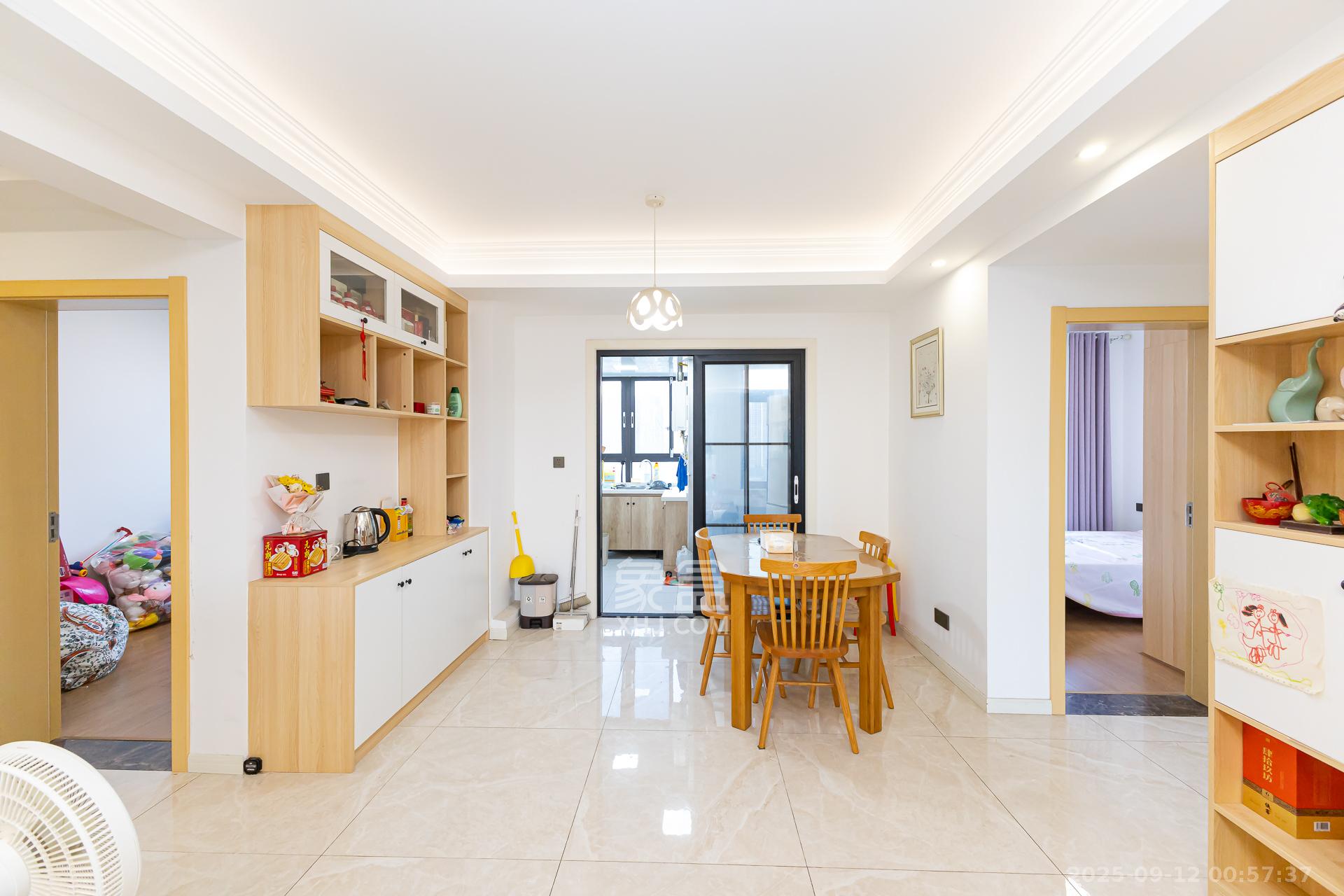 龙湖湘风原著(龙湖湘风星城) 3室2厅1卫 76.8万 龙湖湘风原著(龙湖湘风星城) 3室2厅1卫 76.8万客厅