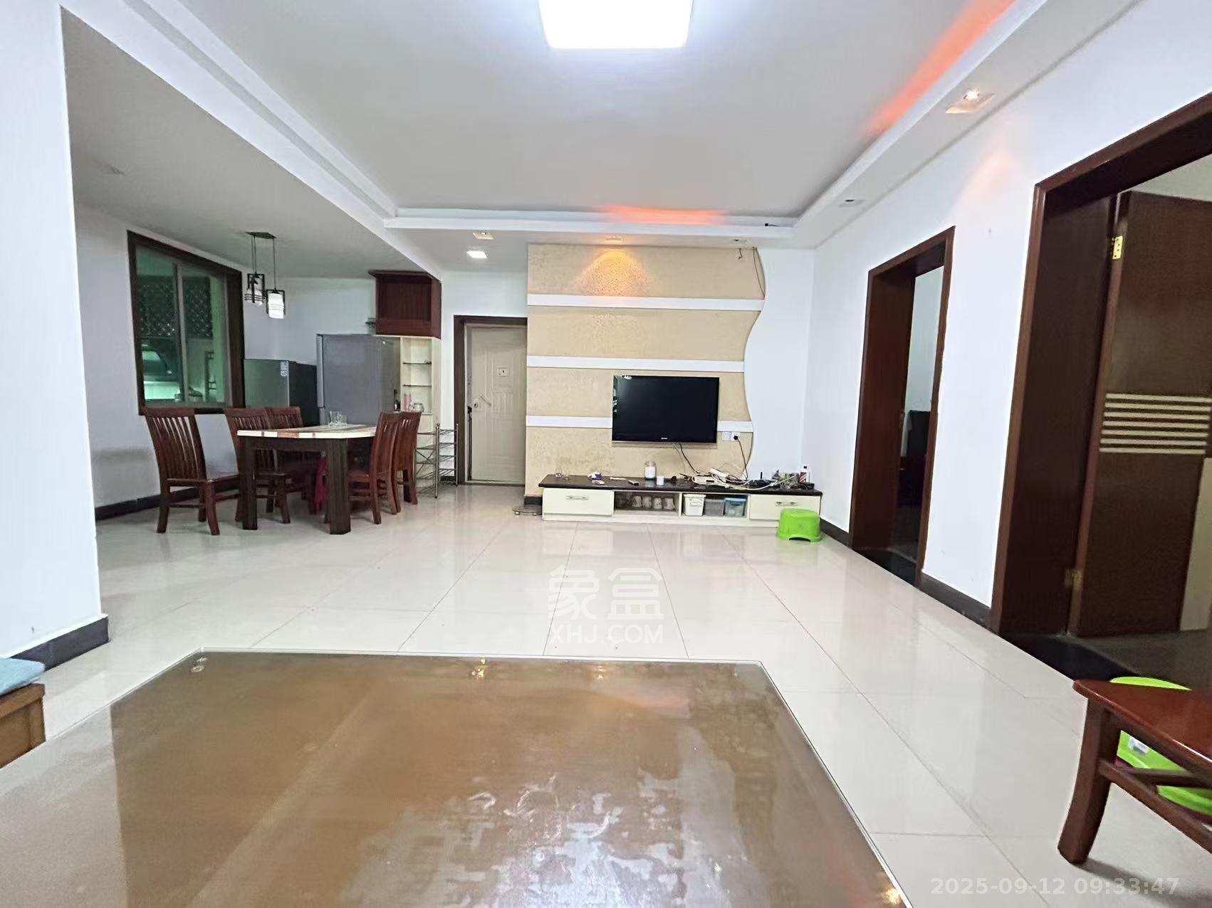 中南汽车世界 3室2厅2卫 1500.0元/月 中南汽车世界 3室2厅2卫 1500.0元/月室内图