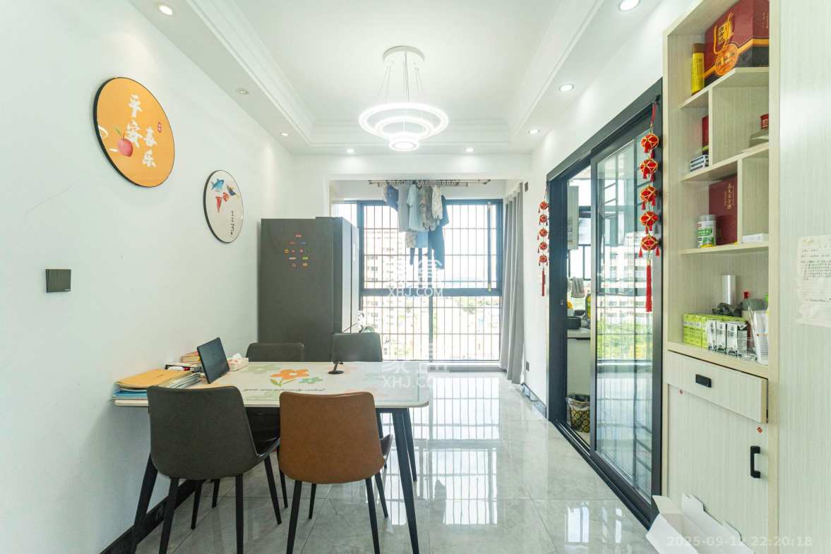 紫华郡  4室2厅2卫    79.8万 紫华郡  4室2厅2卫    79.8万客厅