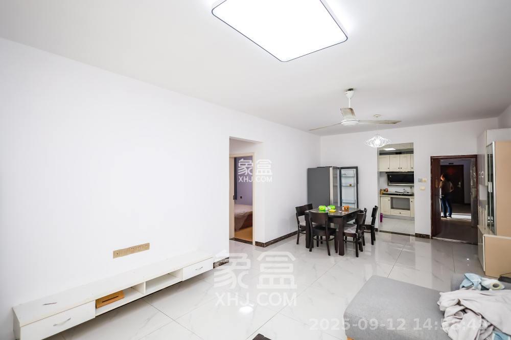 枫雅名苑 2室2厅1卫 2000.0元/月 枫雅名苑 2室2厅1卫 2000.0元/月室内图