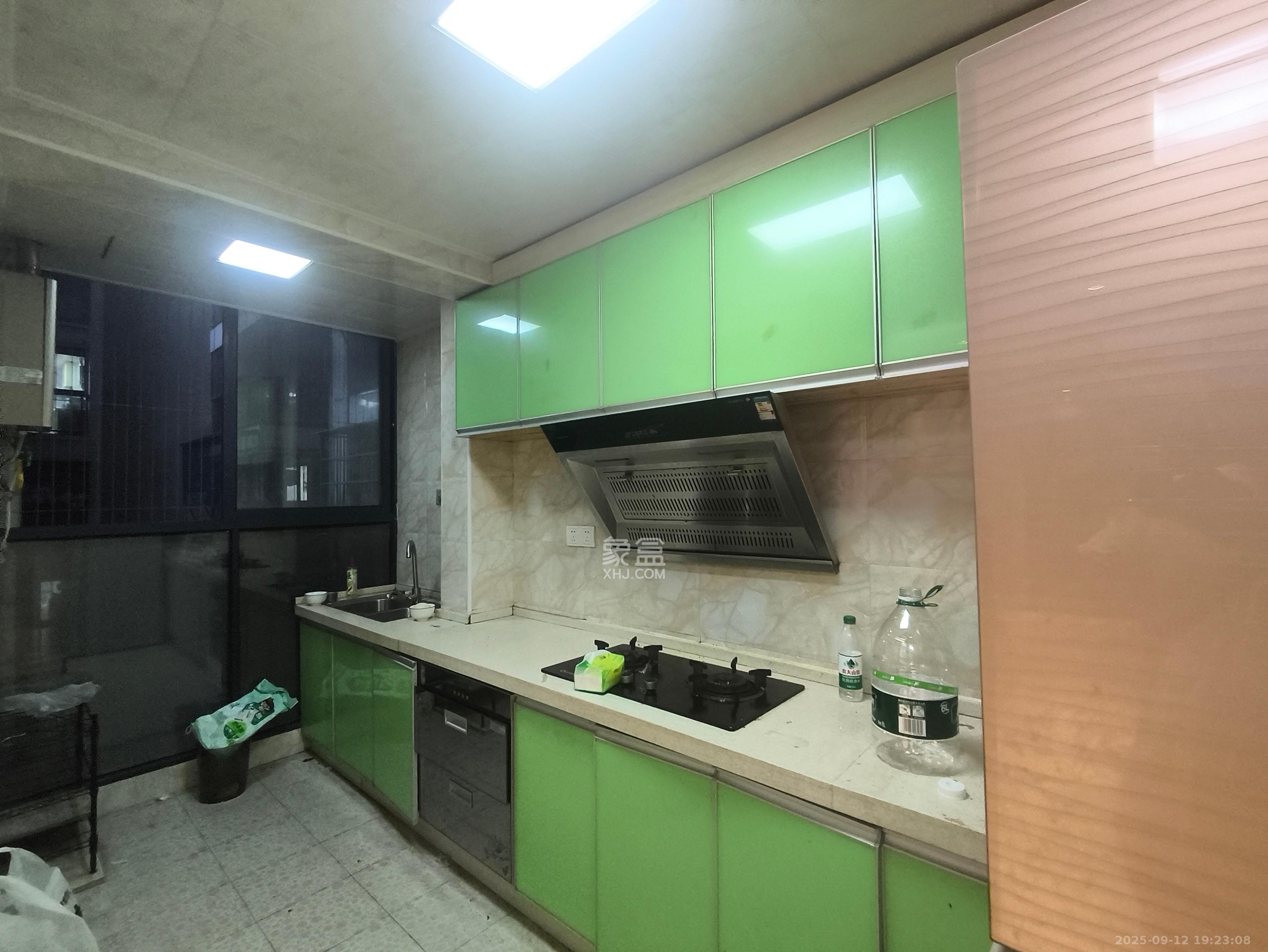 蓝山郡  3室2厅1卫    1800.0元/月室内图