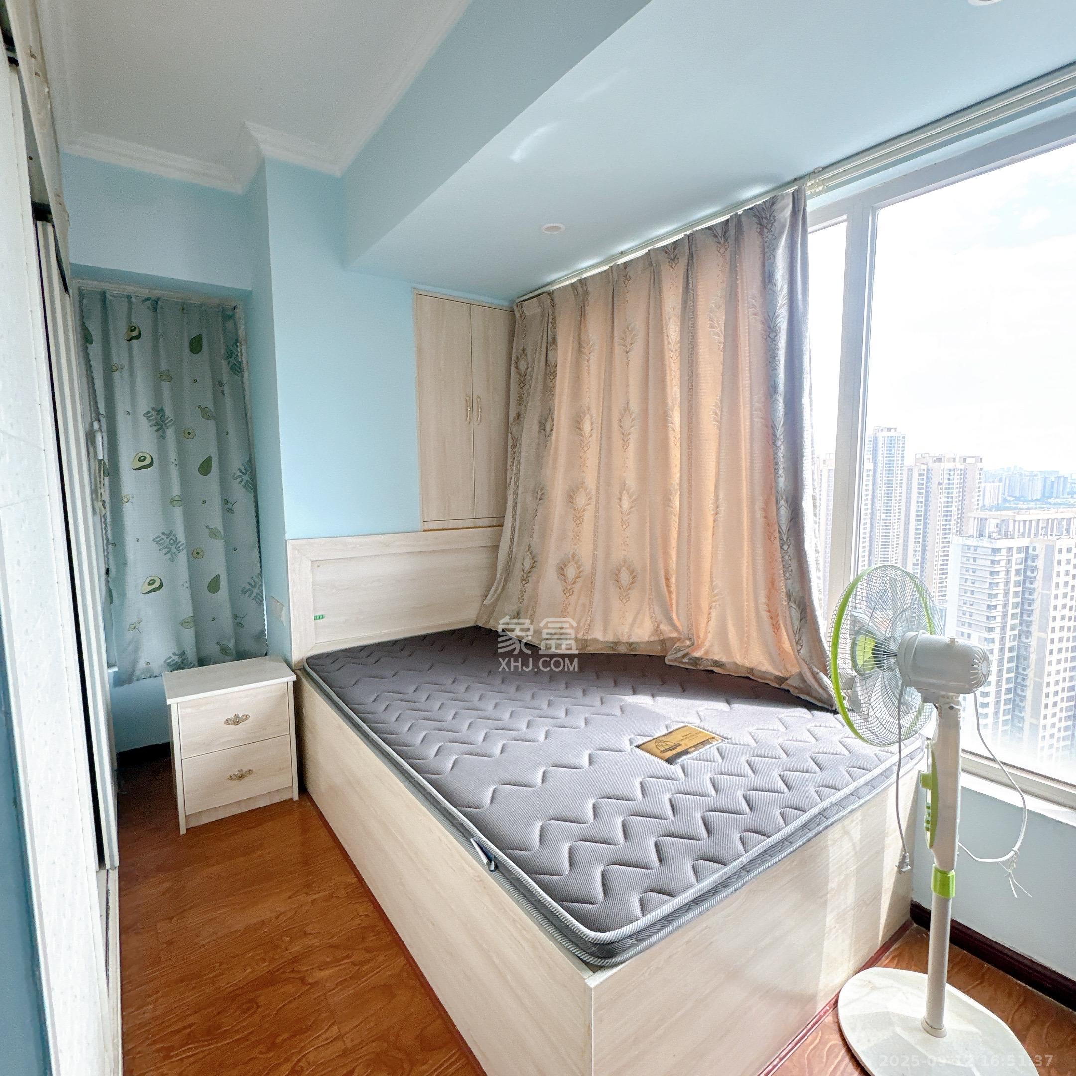 北辰三角洲E3区  2室1厅1卫    2400.0元/月室内图