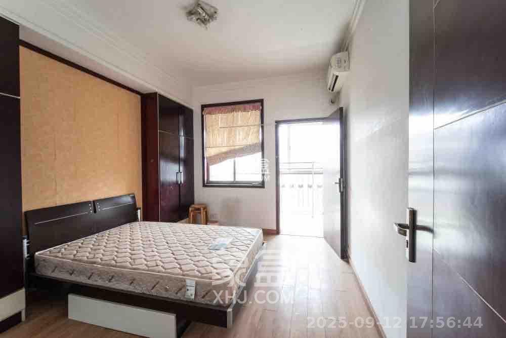 芙蓉公寓  4室2厅2卫    2500.0元/月室内图