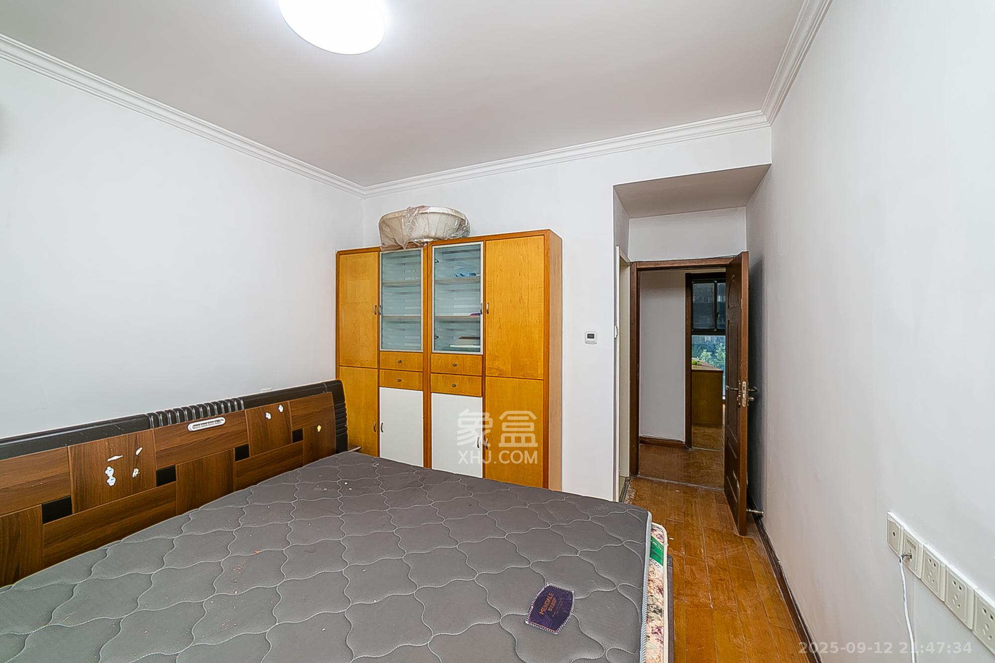 通用时代国际社区  3室2厅2卫    120.0万卧室