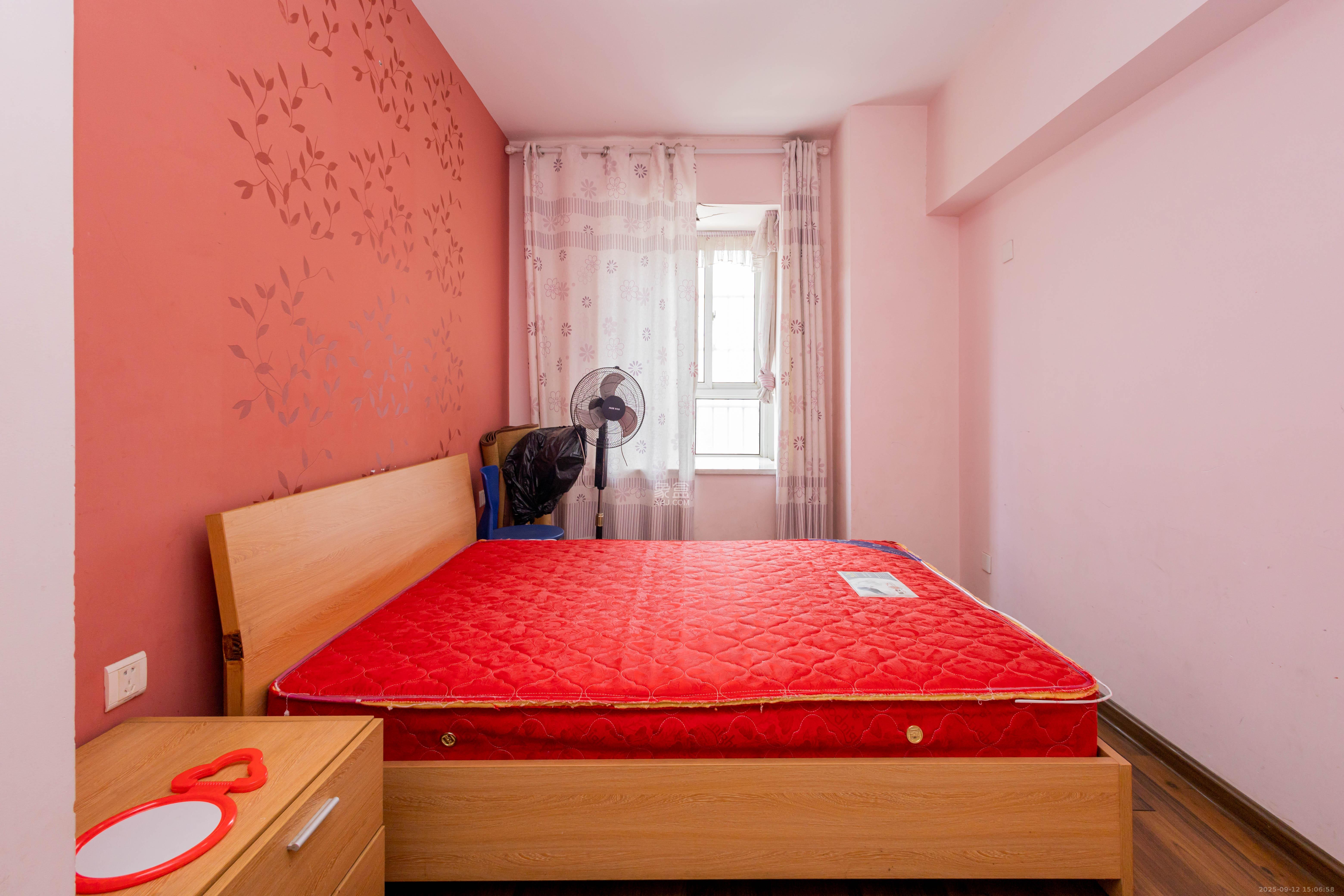 未来蜂巢 3室1厅1卫 36.5万 未来蜂巢 3室1厅1卫 36.5万卧室