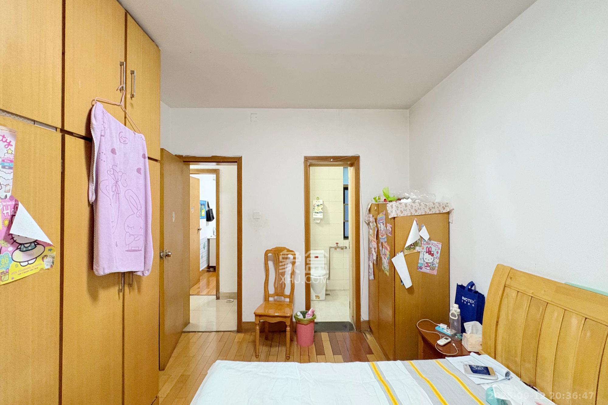 西南明苑  3室2厅2卫   82.50万卧室