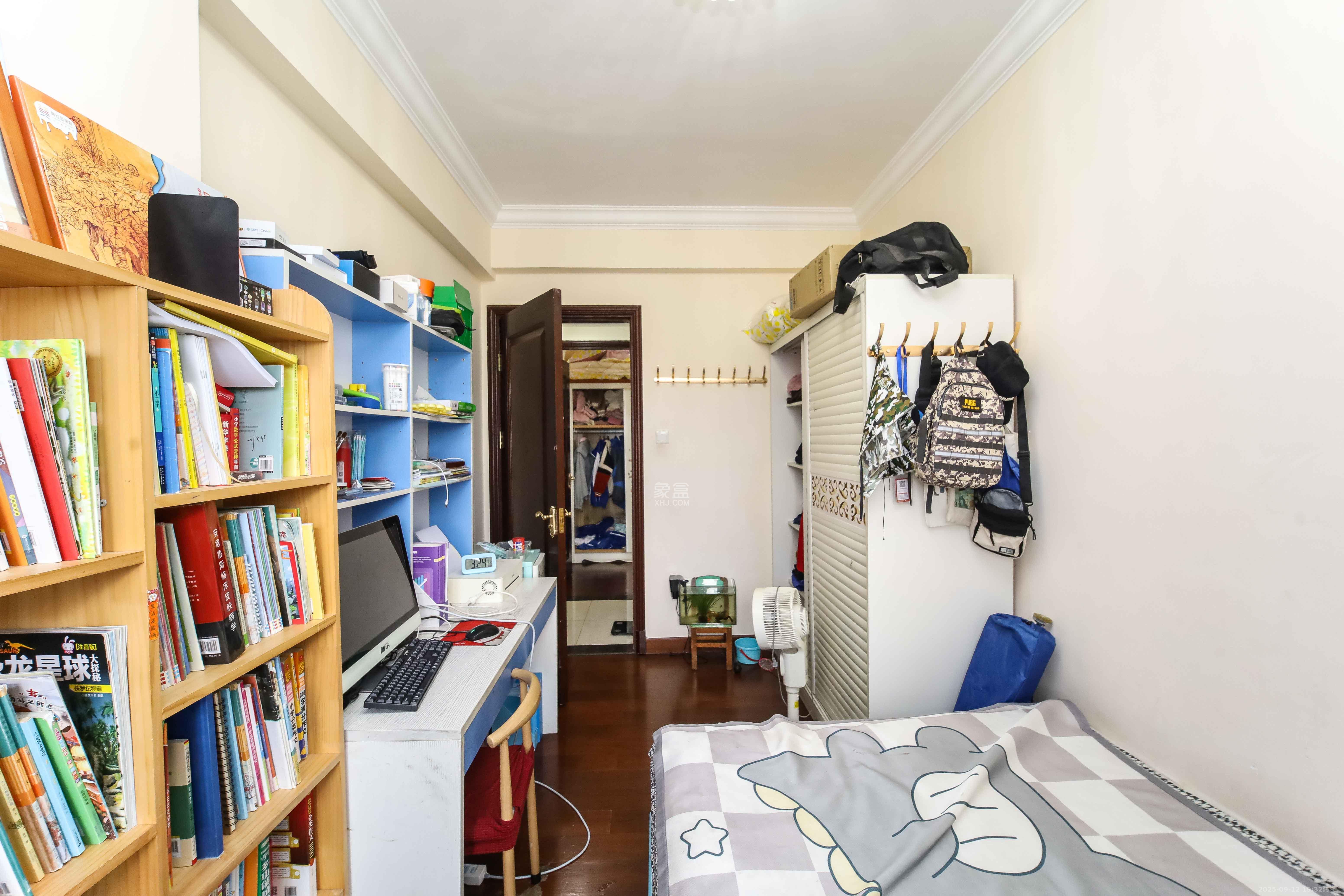 恒大江湾 3室1厅1卫 94.8万 恒大江湾 3室1厅1卫 94.8万卧室