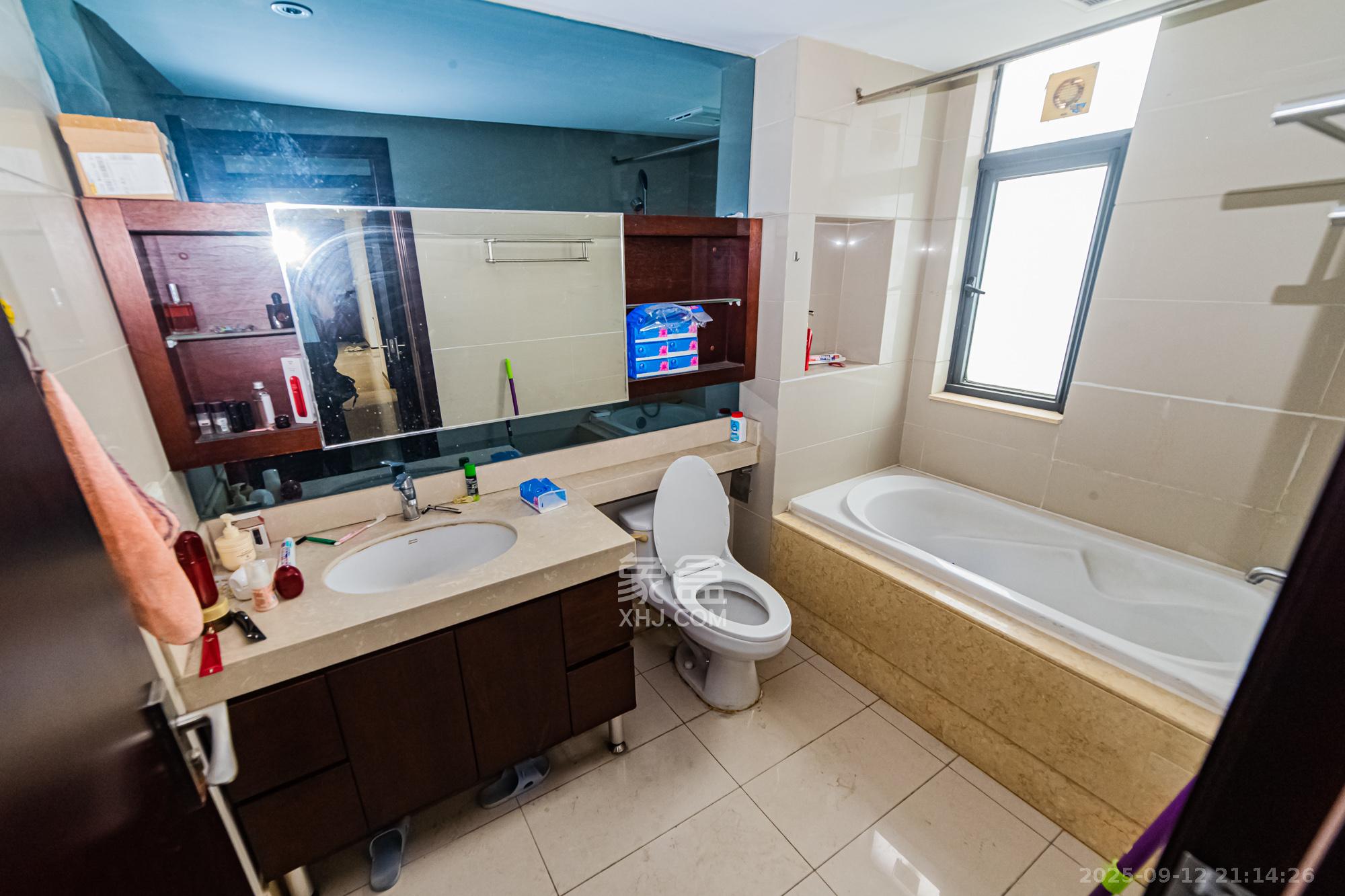 珠江花城二期扶水岸 3室2厅2卫 110.0万 珠江花城二期扶水岸 3室2厅2卫 110.0万卫生间