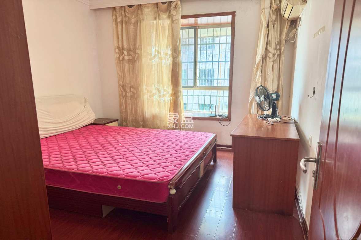 中南汽车世界 2室2厅1卫 1100.0元/月 中南汽车世界 2室2厅1卫 1100.0元/月室内图